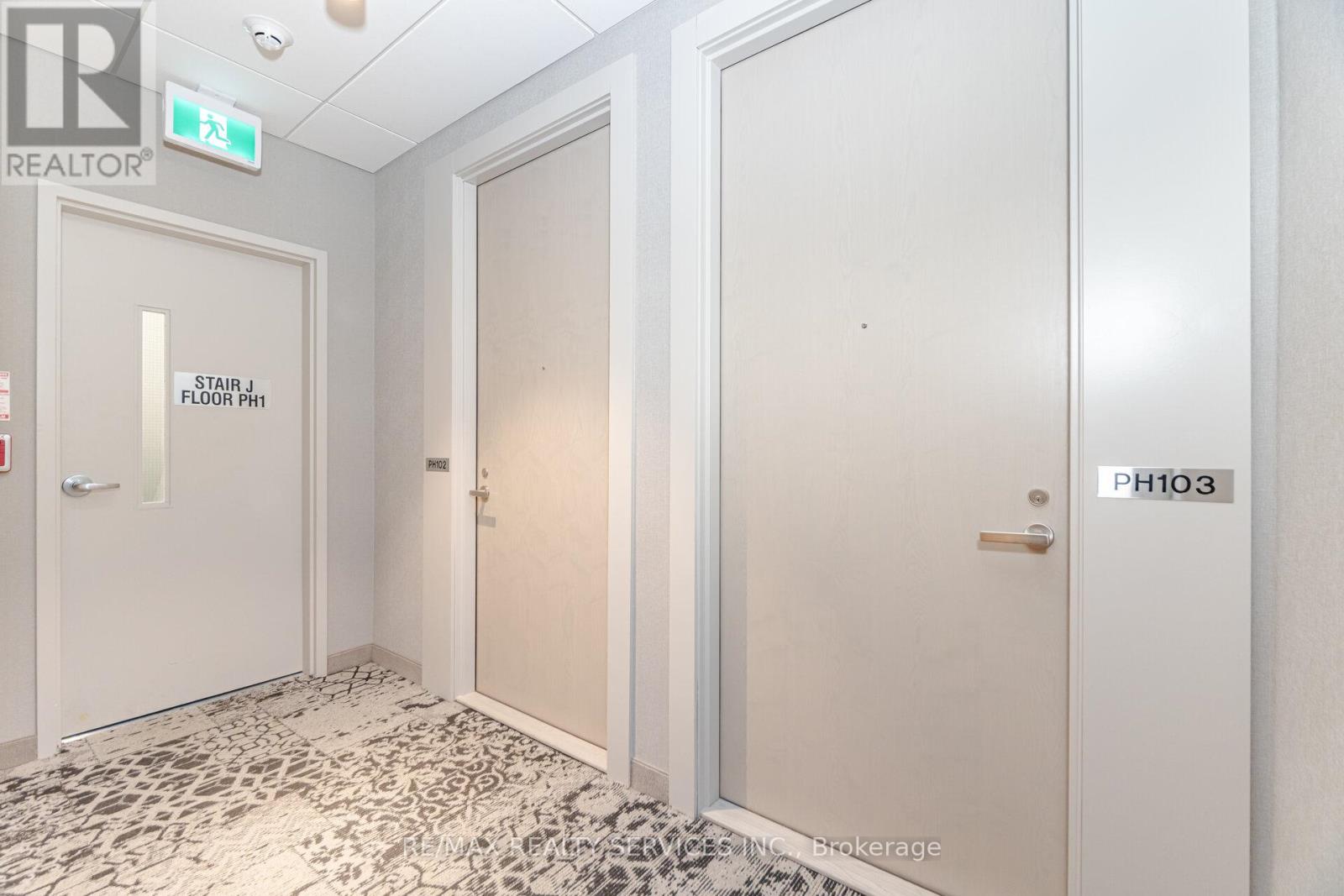 Photo 3 of Ph 103 138 Downes Street, Toronto ON