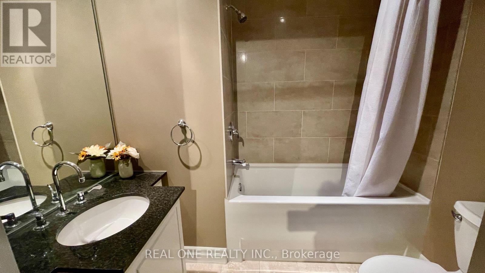 Photo 14 of 105 W 500 Queens Quay W, Toronto ON