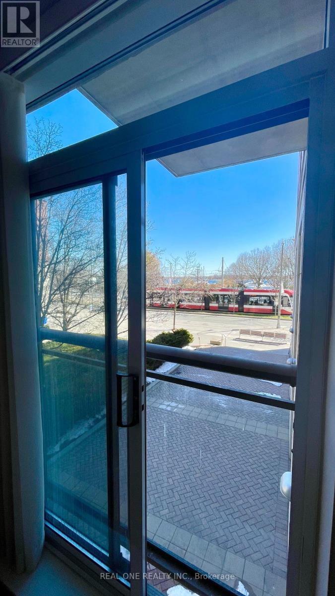 Photo 16 of 105 W 500 Queens Quay W, Toronto ON