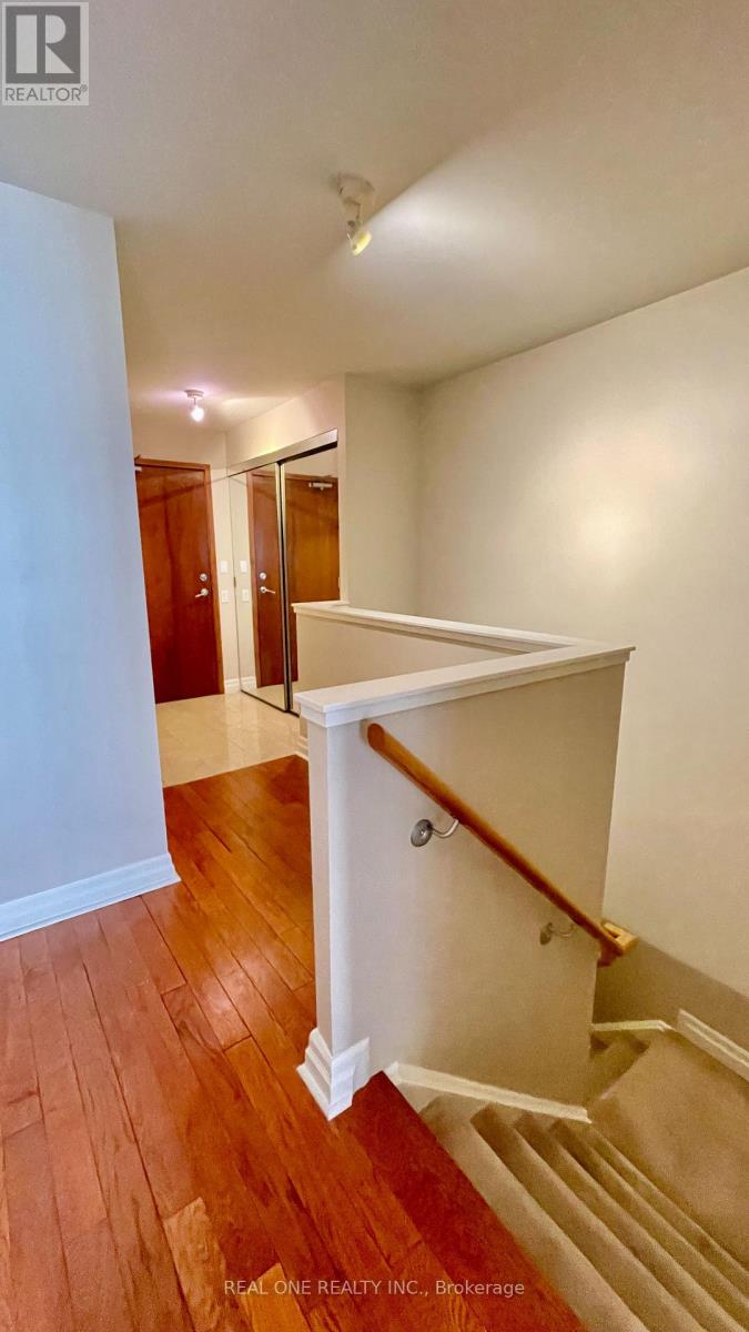 Photo 5 of 105 W 500 Queens Quay W, Toronto ON