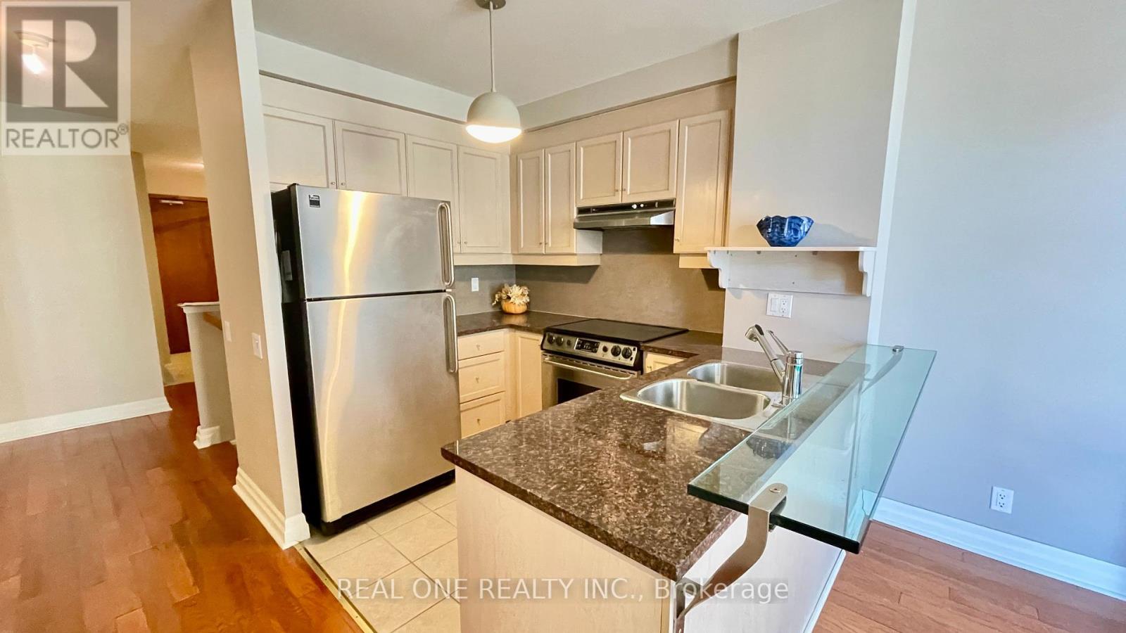 Photo 6 of 105 W 500 Queens Quay W, Toronto ON