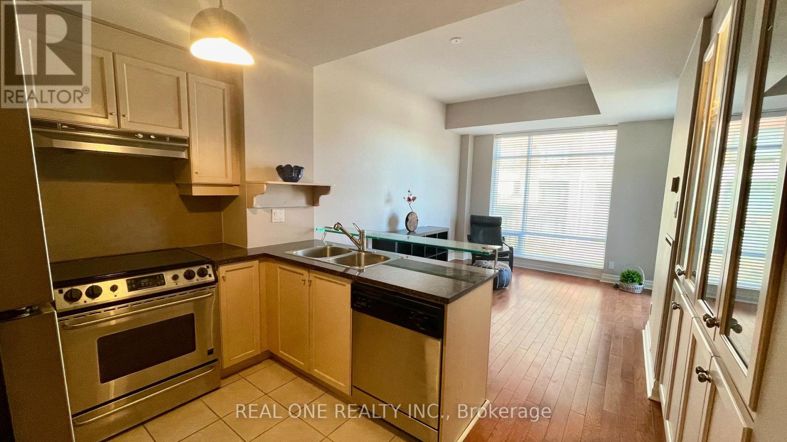 Photo 7 of 105 W 500 Queens Quay W, Toronto ON