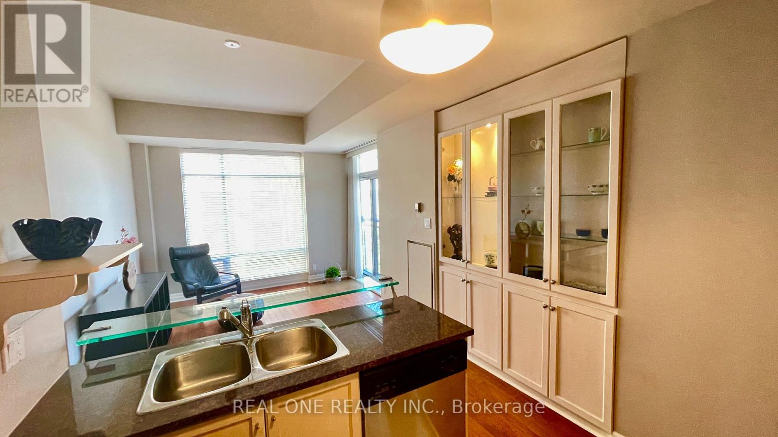 Photo 8 of 105 W 500 Queens Quay W, Toronto ON