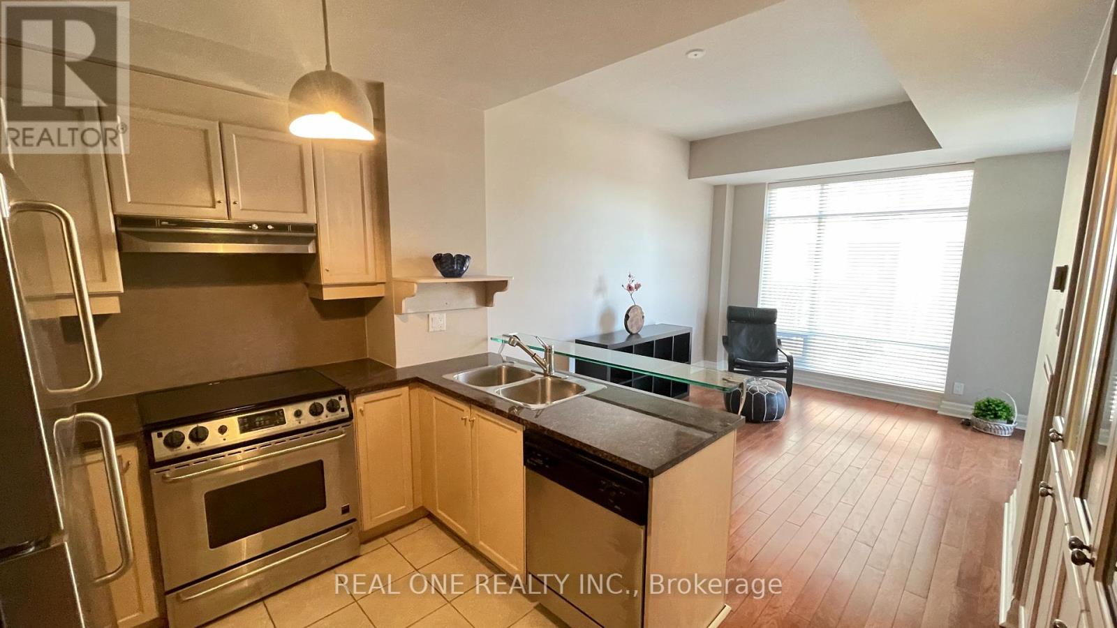Photo 9 of 105 W 500 Queens Quay W, Toronto ON