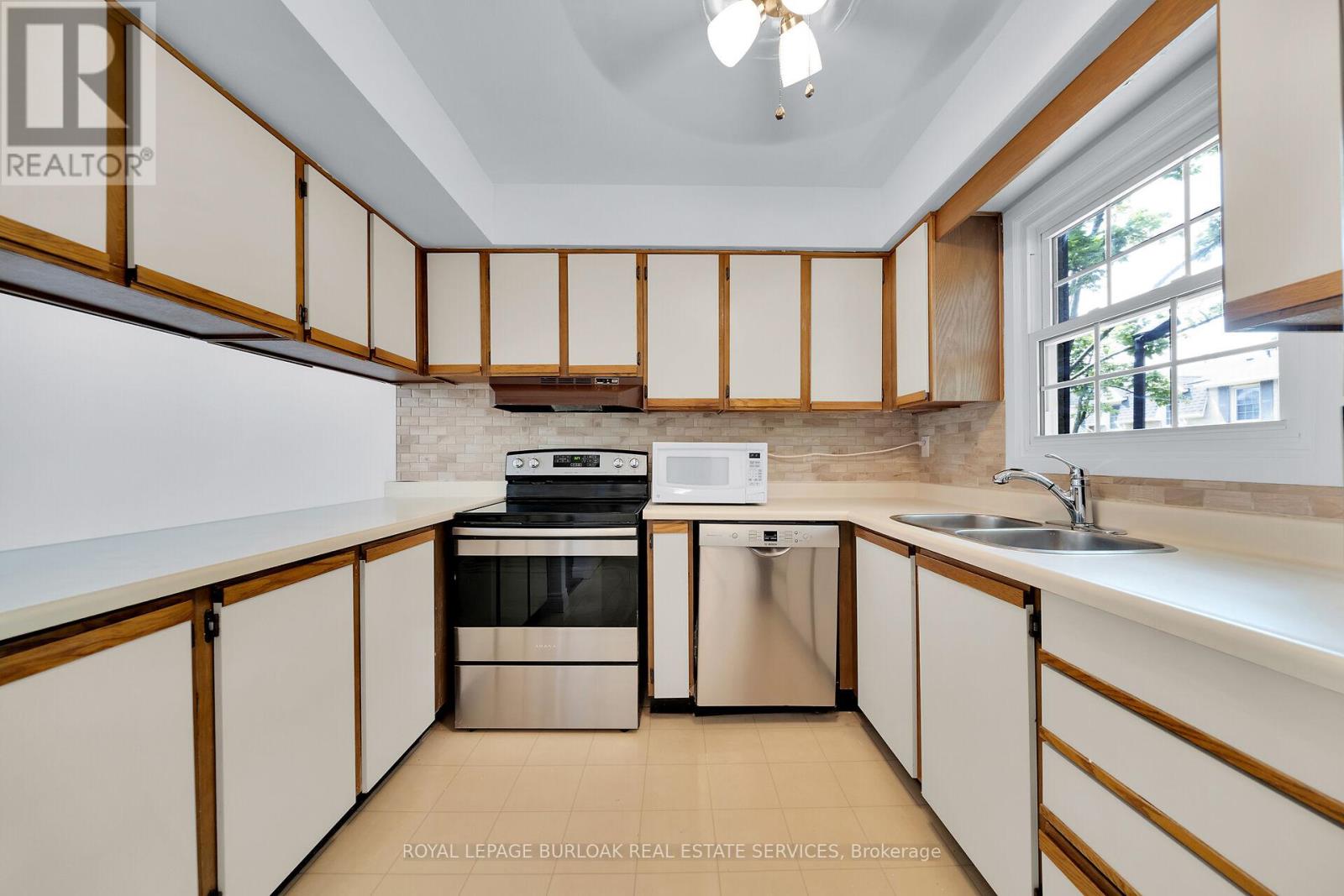 Photo 18 of 13 1351 Ontario Street, Burlington ON