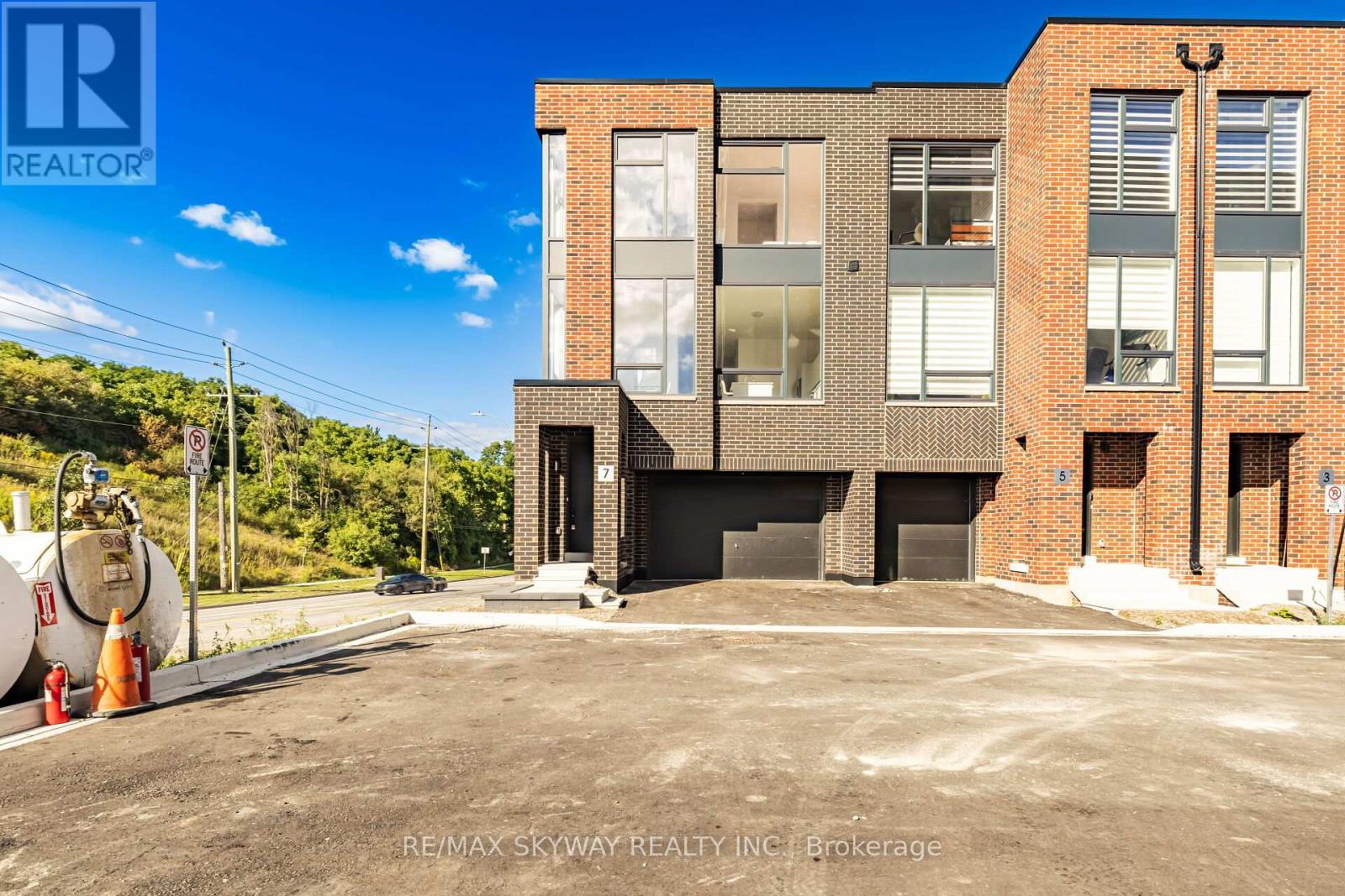 Photo 4 of 7 Taylor Court, Caledon ON