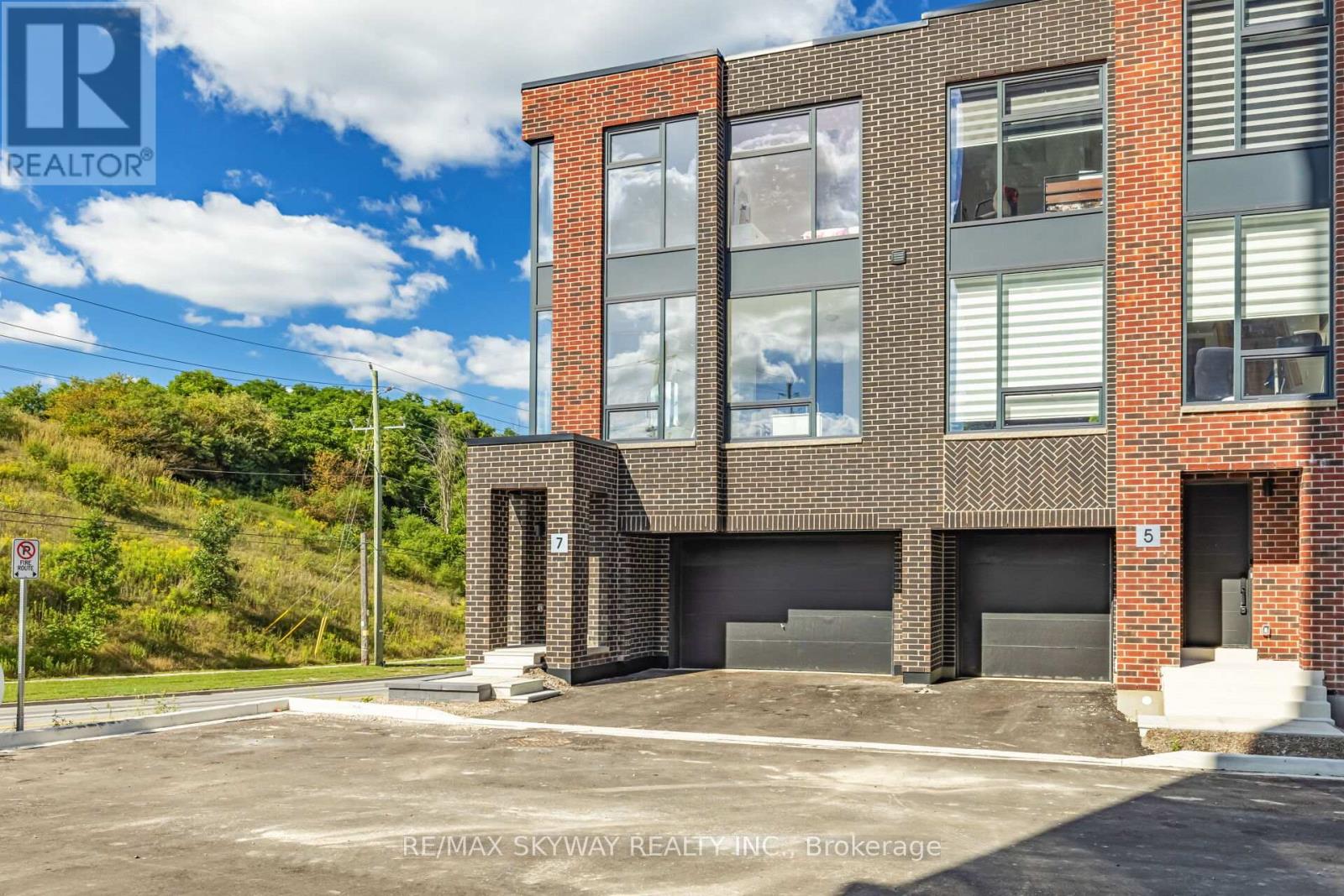 Photo 3 of 7 Taylor Court, Caledon ON