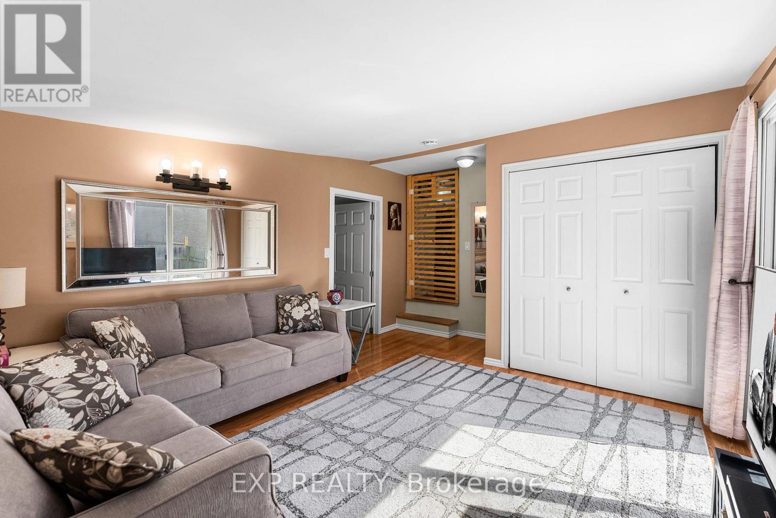 Photo 12 of 148 Morton Avenue, Georgina ON