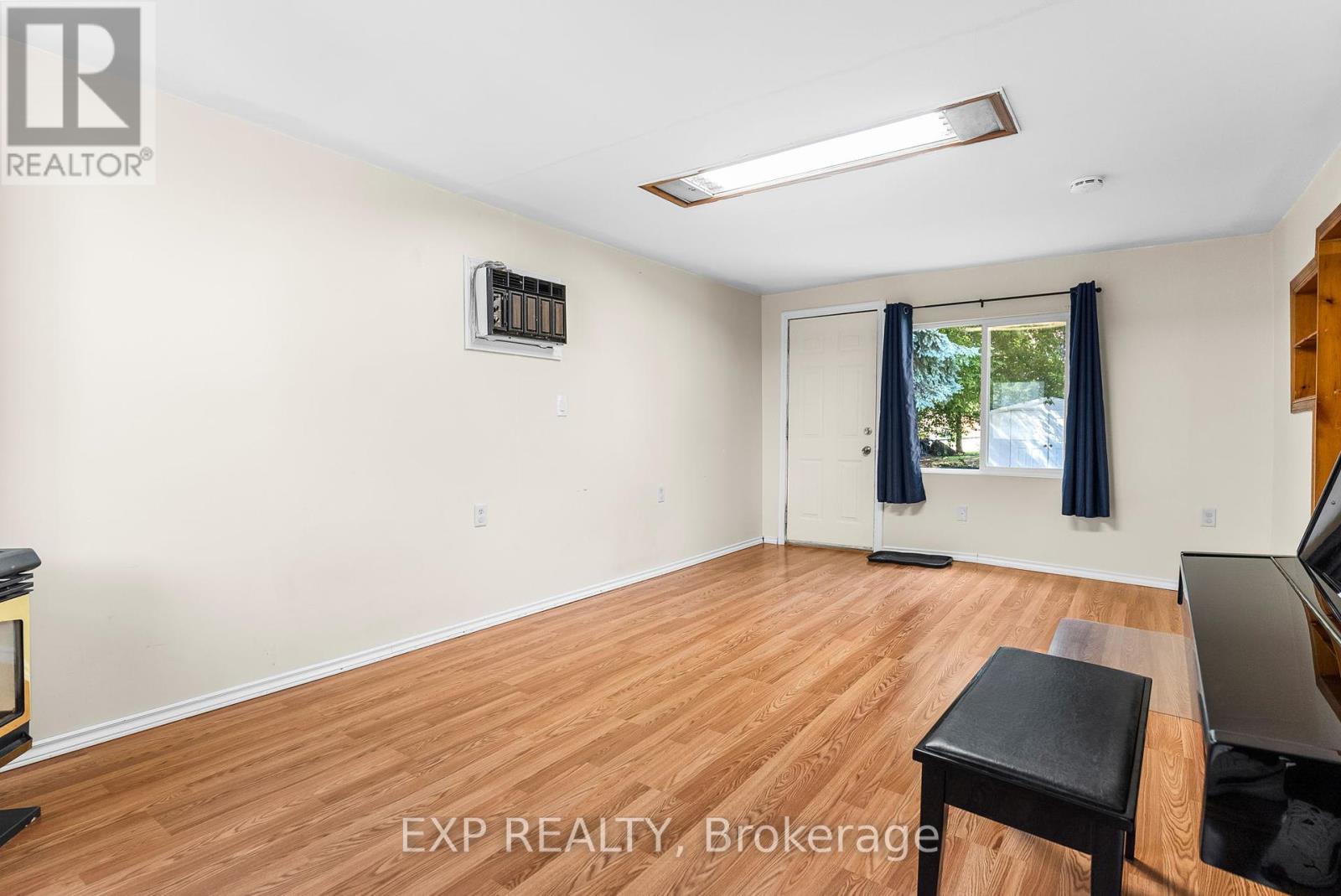 Photo 18 of 148 Morton Avenue, Georgina ON