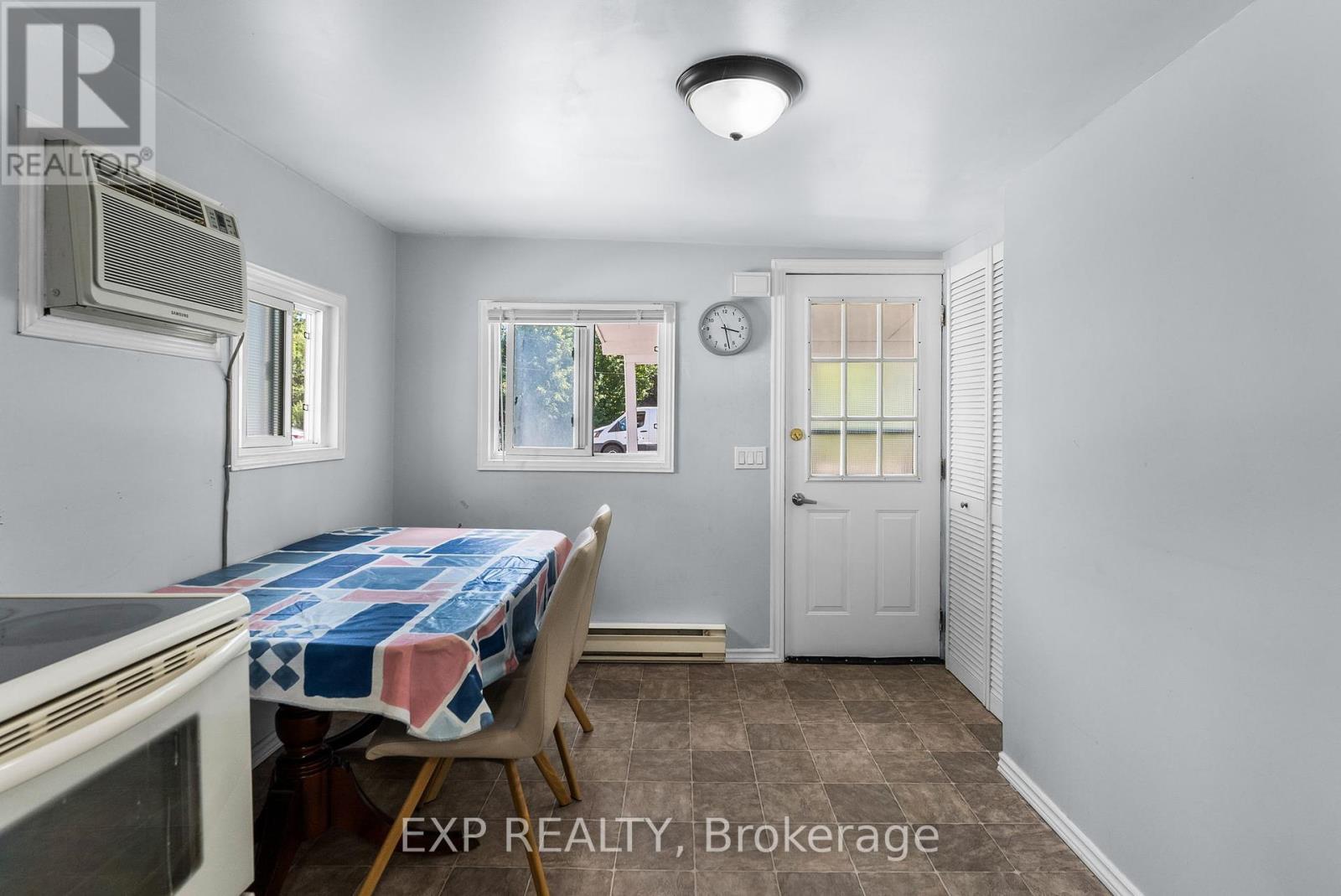 Photo 4 of 148 Morton Avenue, Georgina ON