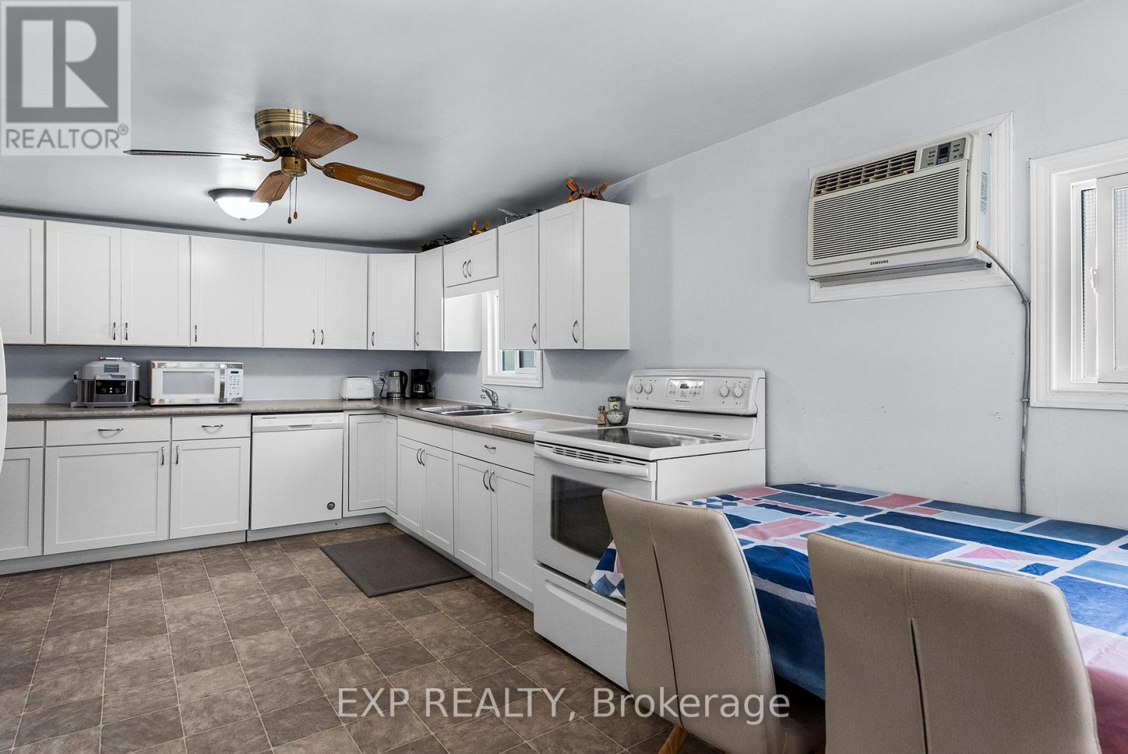 Photo 5 of 148 Morton Avenue, Georgina ON