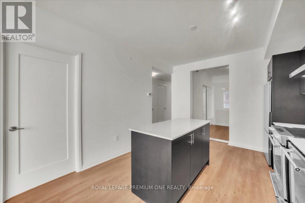 Photo 8 of 2102 8960 Jane Street, Vaughan ON