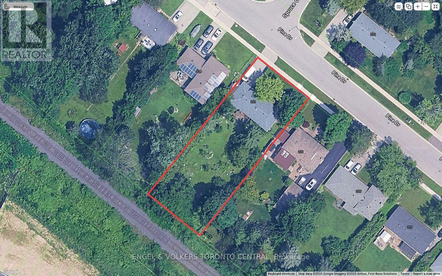 Photo 2 of 231 Pine Drive, Barrie ON