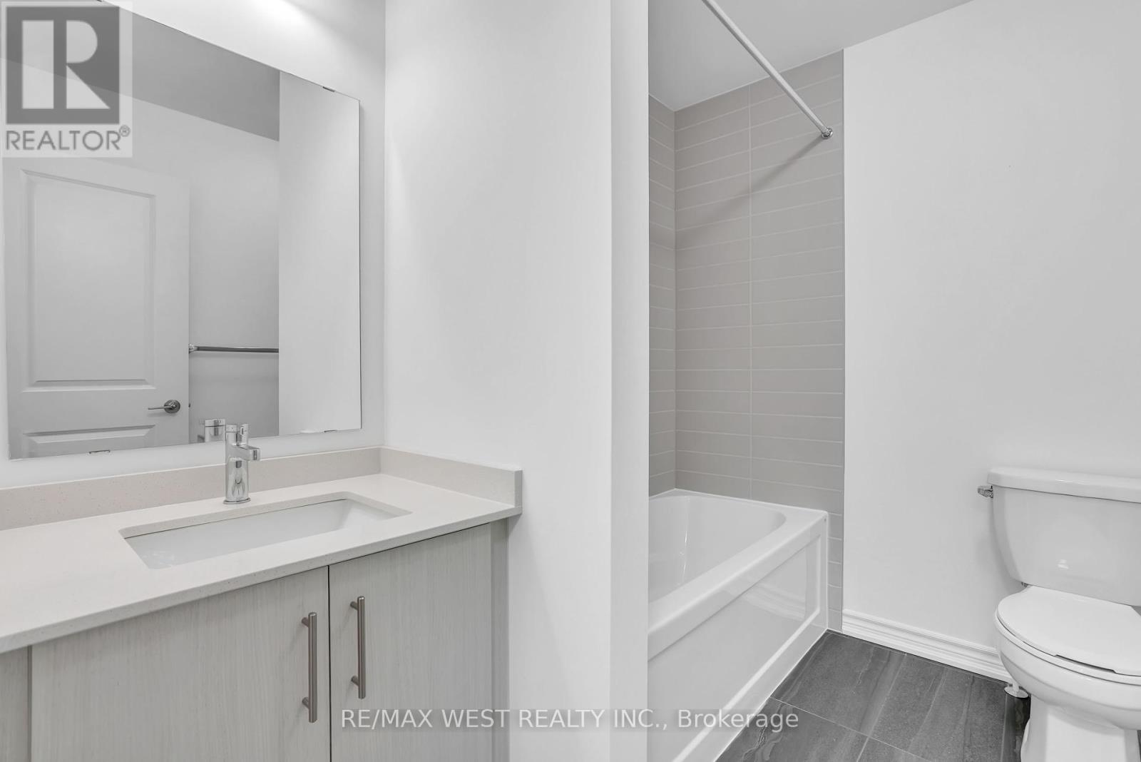 Photo 9 of 22 Phoenix Boulevard, Barrie ON