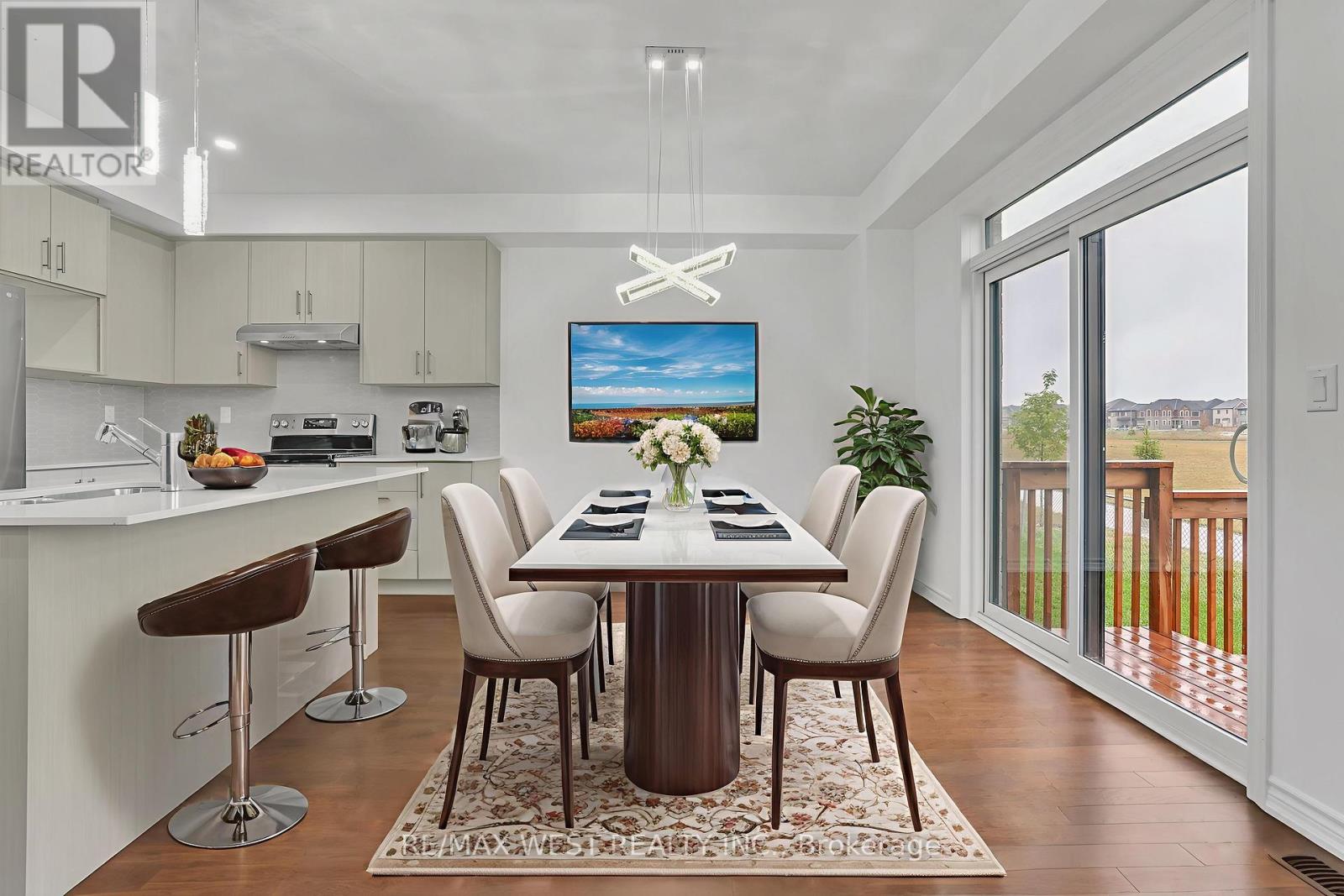 Photo 2 of 22 Phoenix Boulevard, Barrie ON