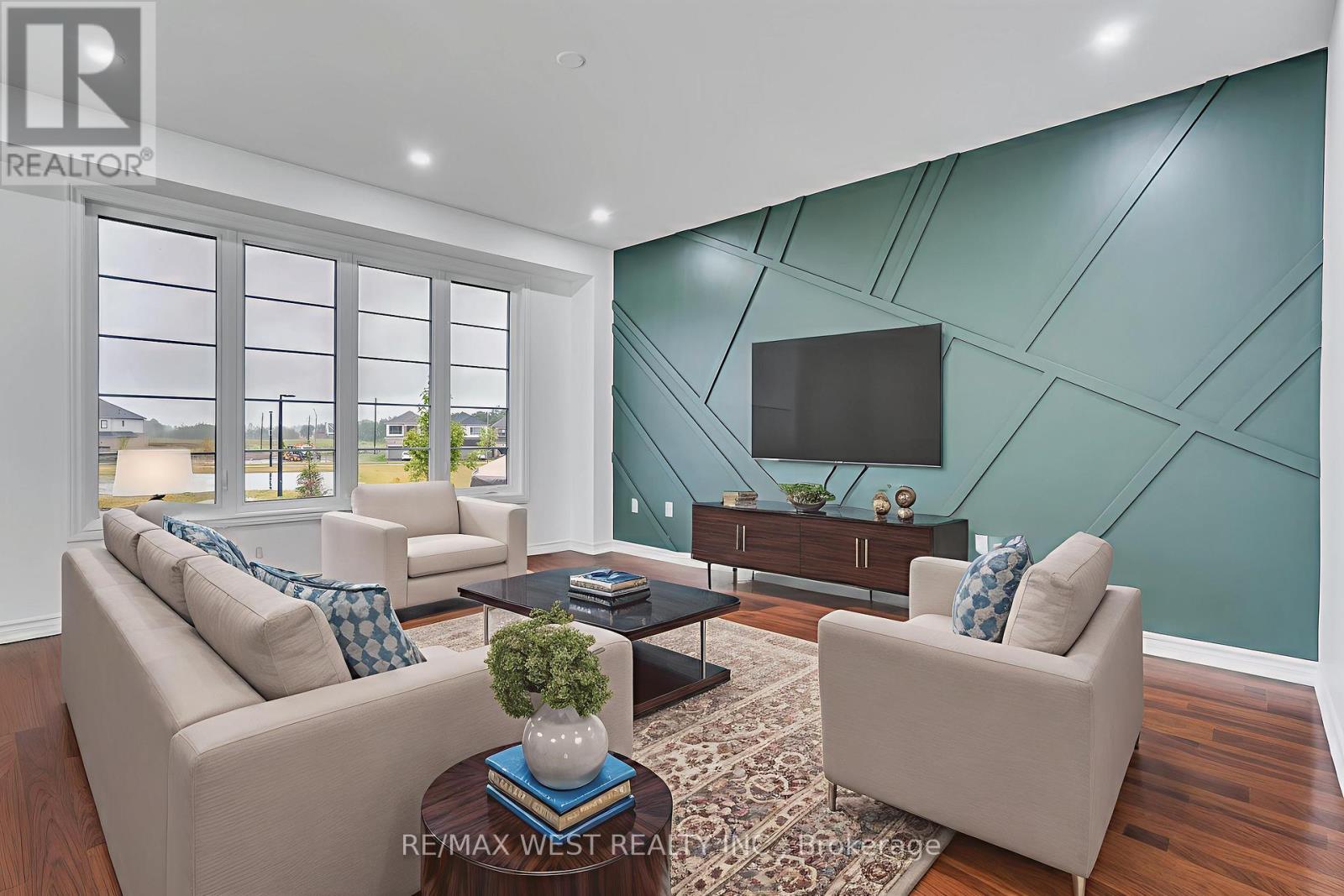 Photo 6 of 22 Phoenix Boulevard, Barrie ON