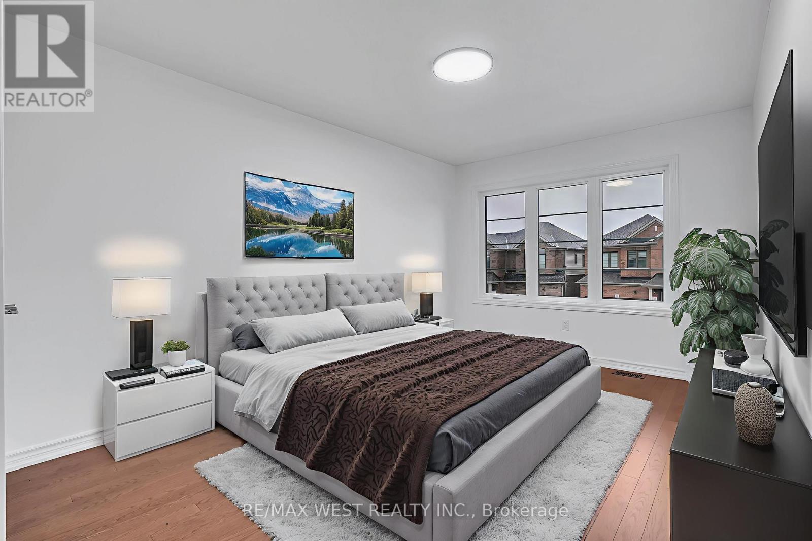 Photo 10 of 22 Phoenix Boulevard, Barrie ON