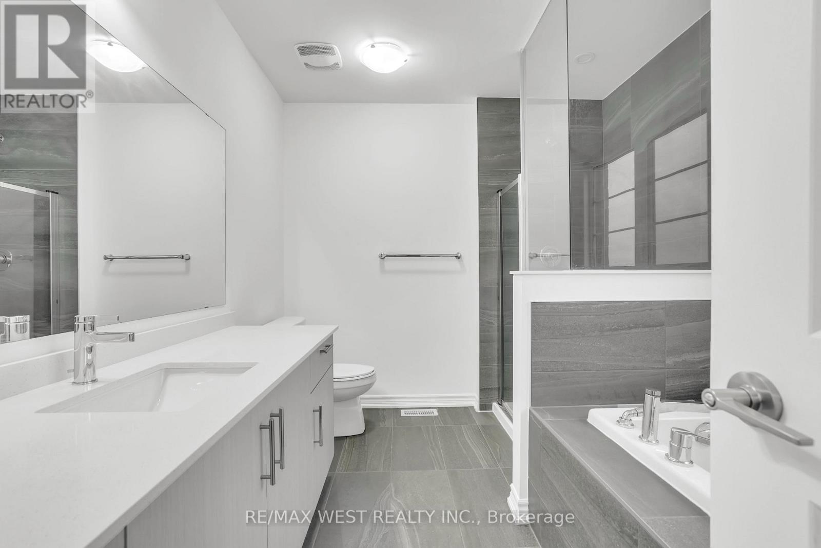 Photo 5 of 22 Phoenix Boulevard, Barrie ON