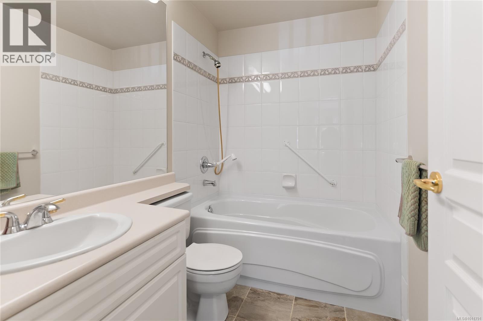 Photo 13 of 402 5650 Edgewater Lane, Nanaimo BC