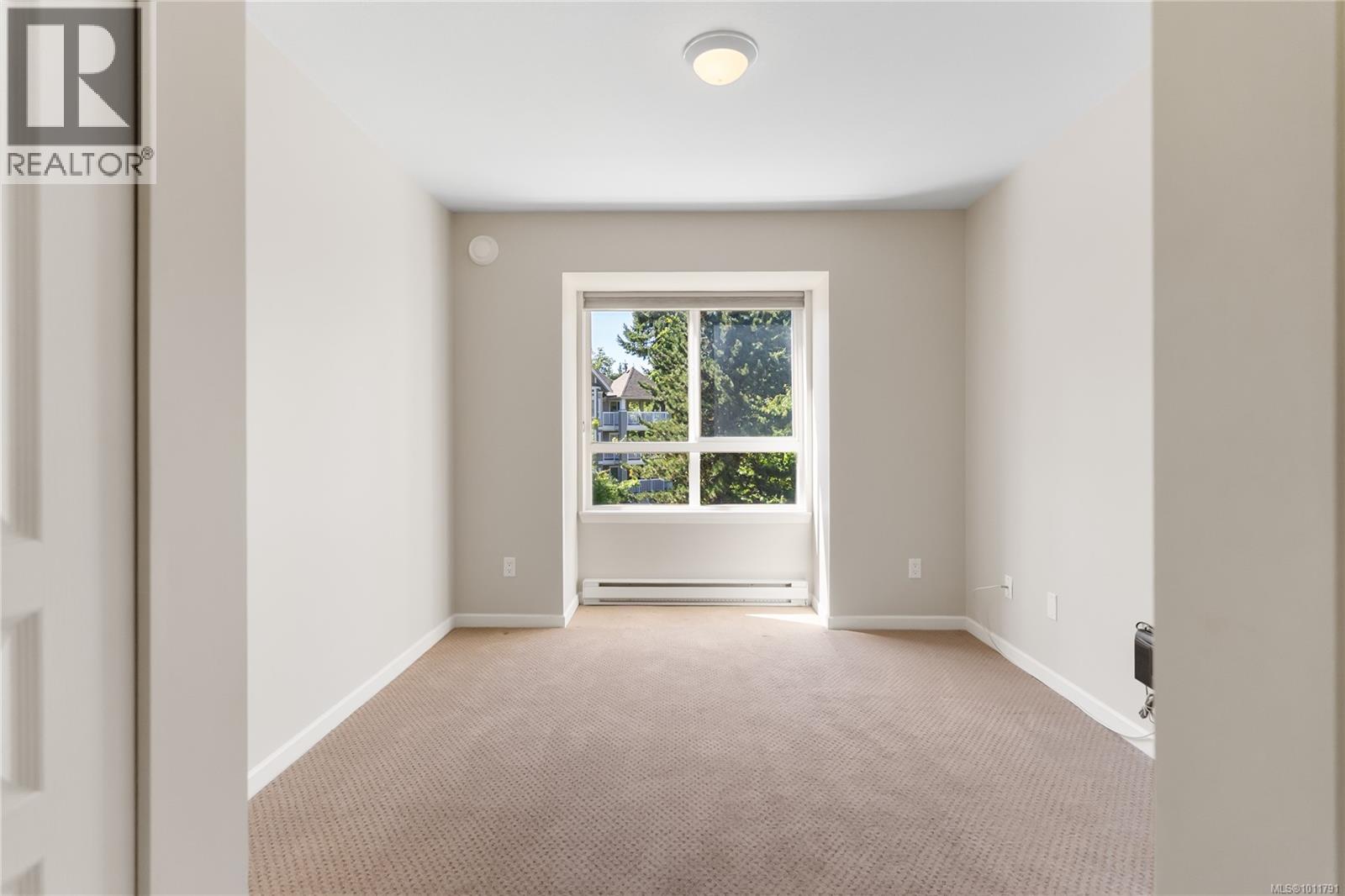 Photo 18 of 402 5650 Edgewater Lane, Nanaimo BC