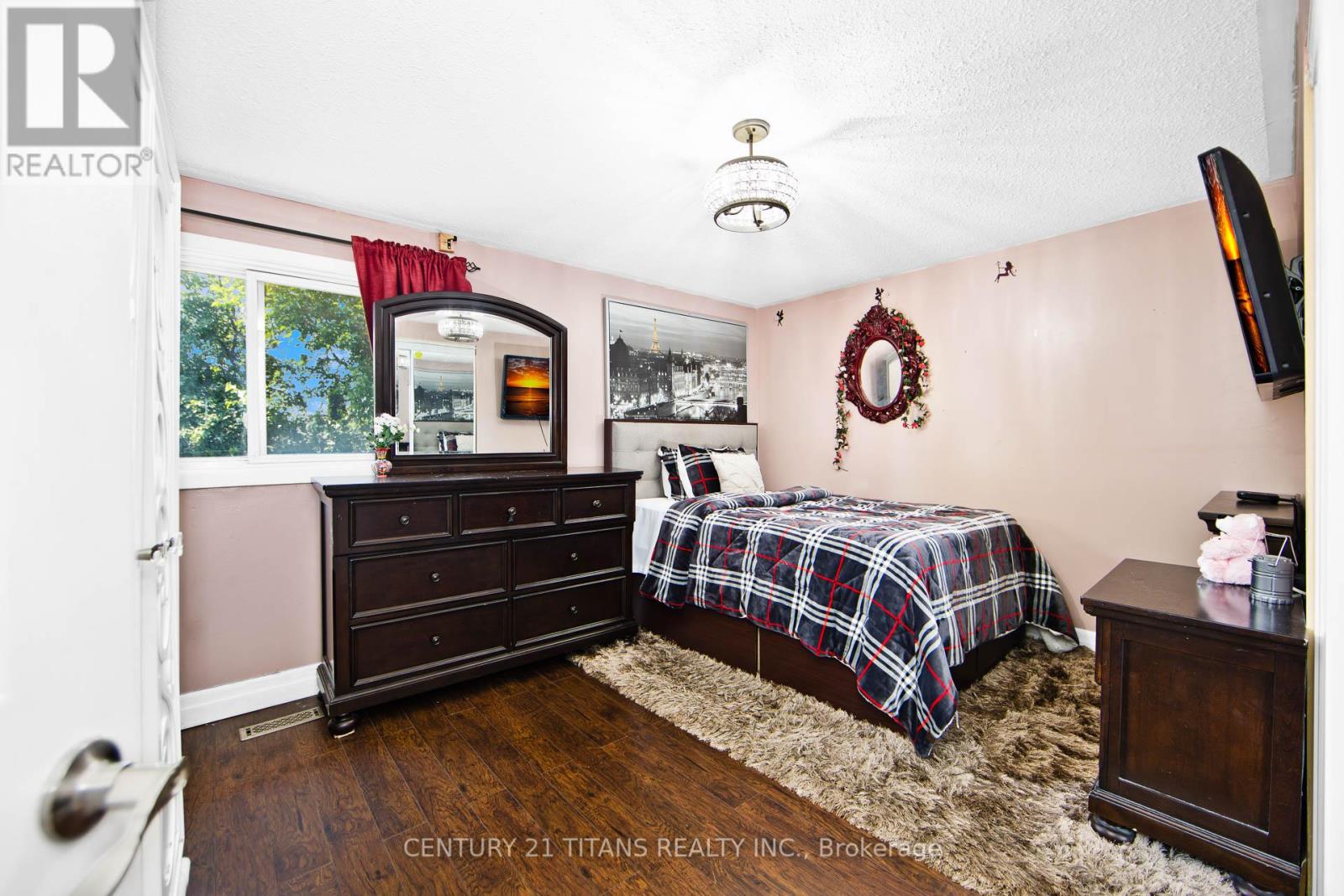 Photo 14 of 7606 Netherwood Road, Mississauga ON