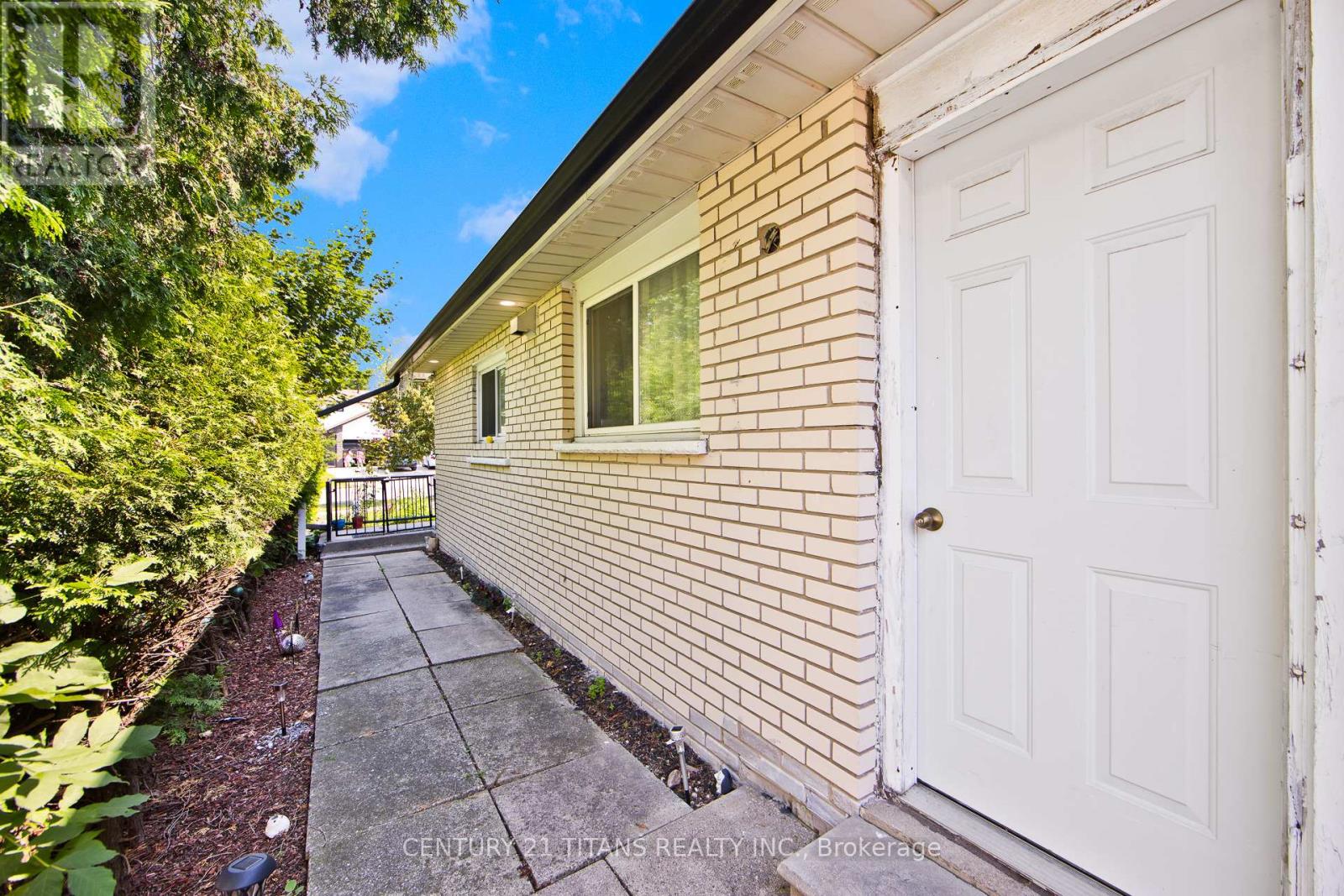Photo 17 of 7606 Netherwood Road, Mississauga ON