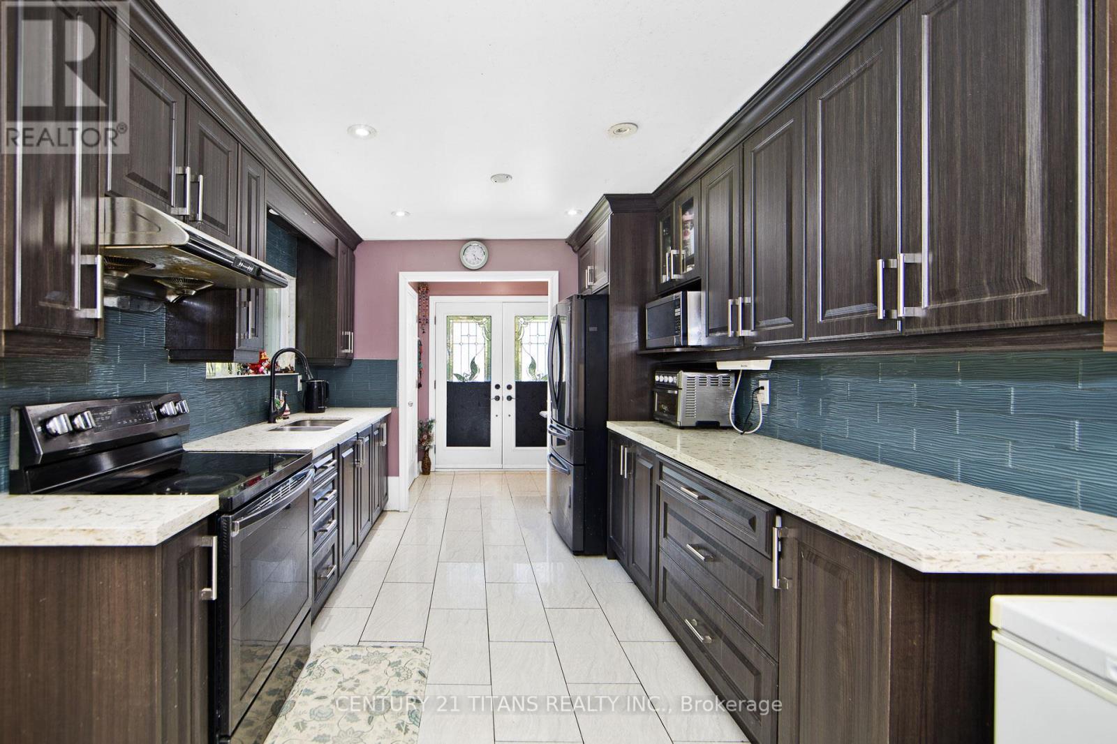 Photo 8 of 7606 Netherwood Road, Mississauga ON