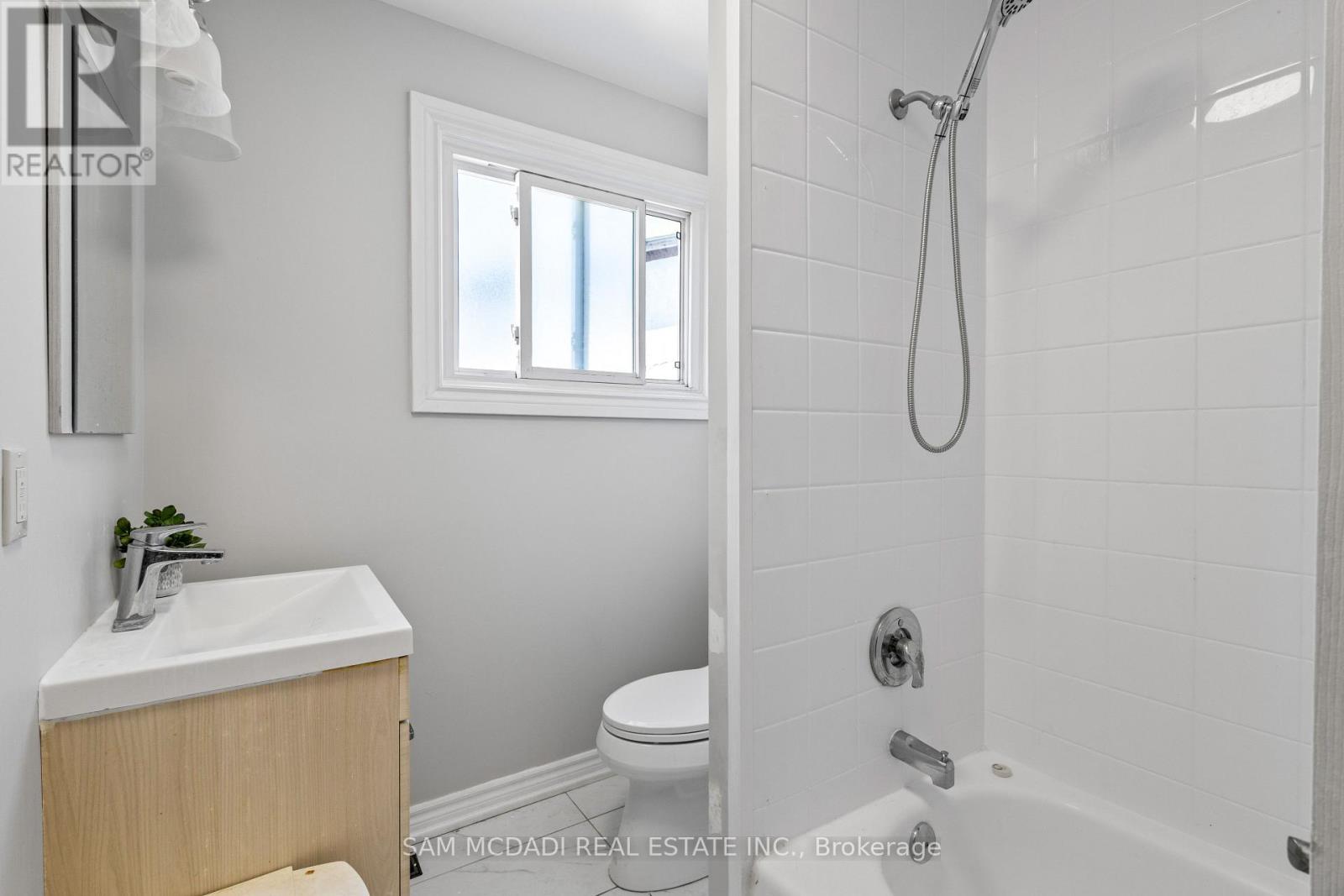 Photo 5 of 6755 Segovia Road, Mississauga ON