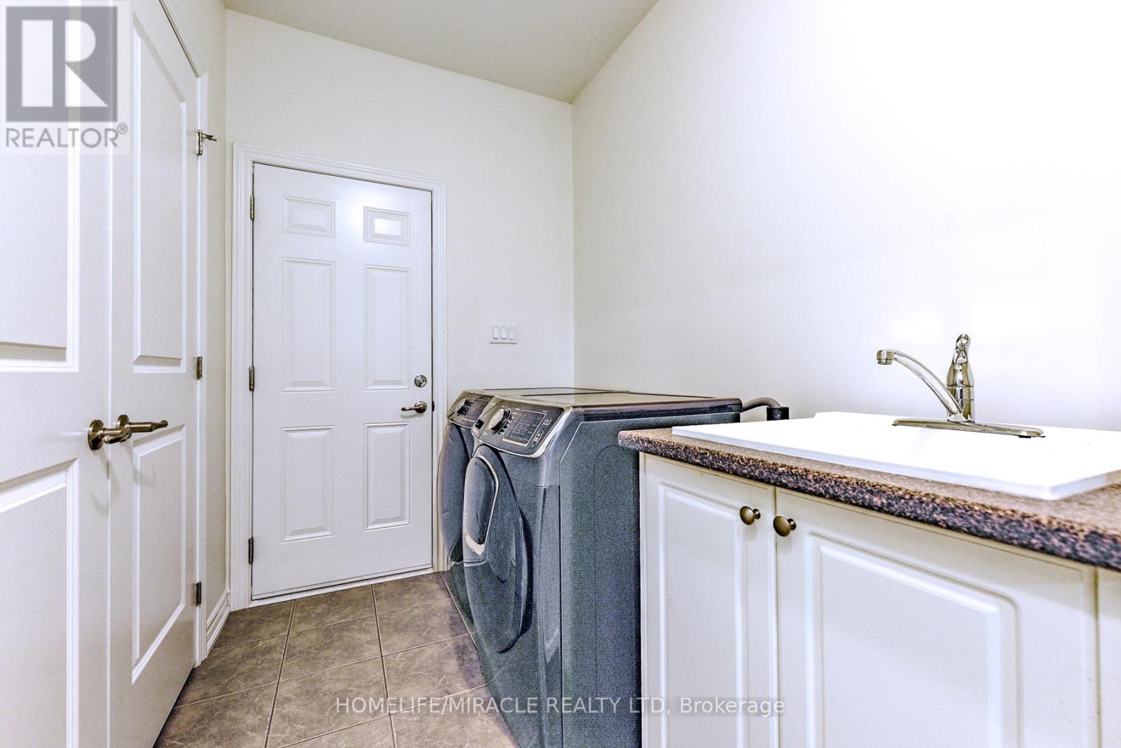 Photo 31 of 61 Bucksaw Street, Brampton ON