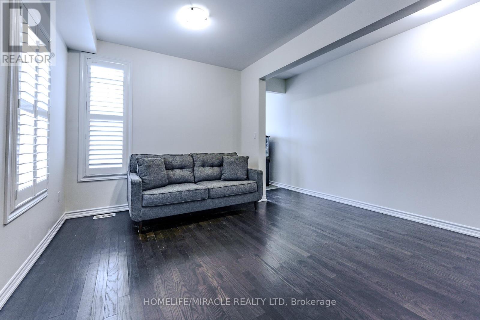Photo 8 of 61 Bucksaw Street, Brampton ON