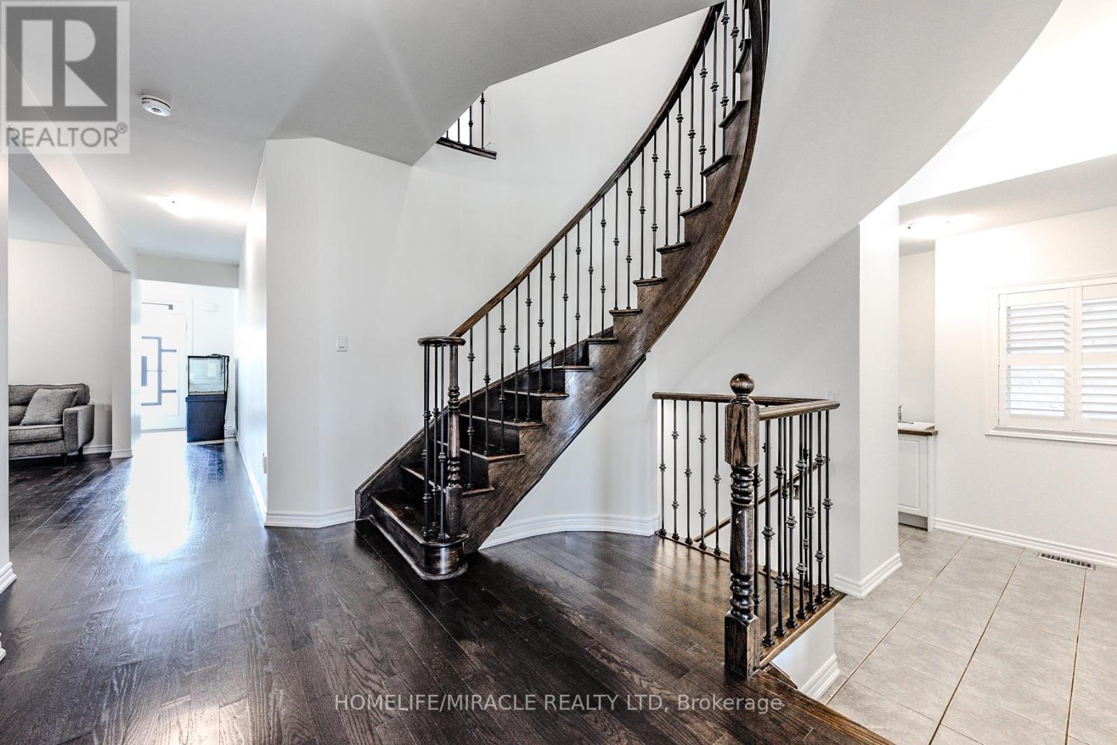 Photo 10 of 61 Bucksaw Street, Brampton ON