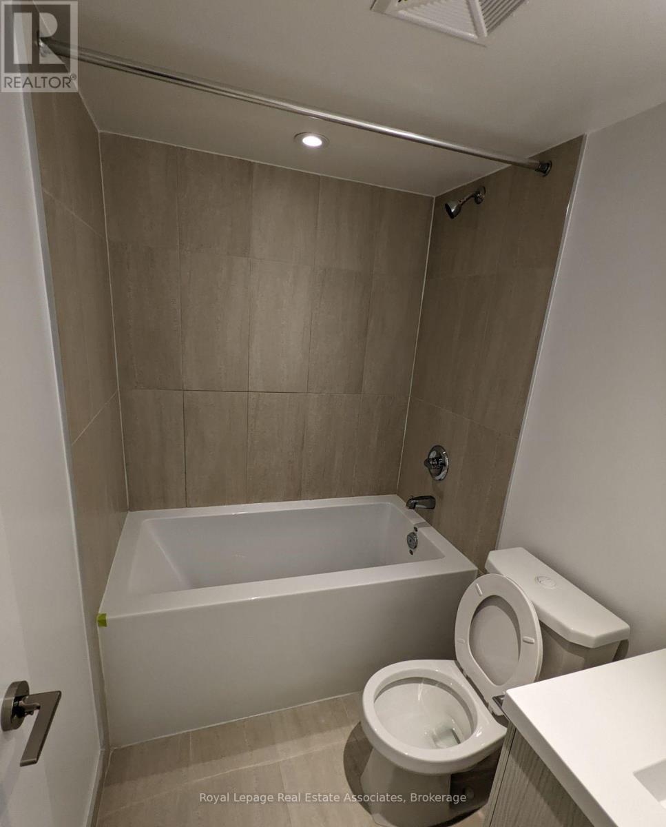 Photo 8 of 333 5 Mabelle Avenue, Toronto ON