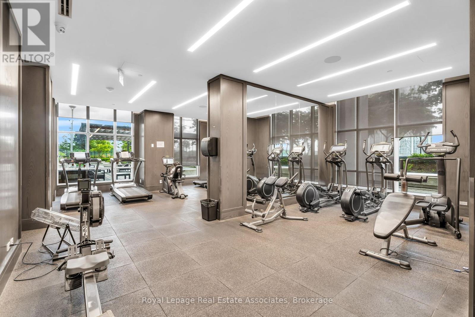 Photo 17 of 636 5 Mabelle Avenue, Toronto ON