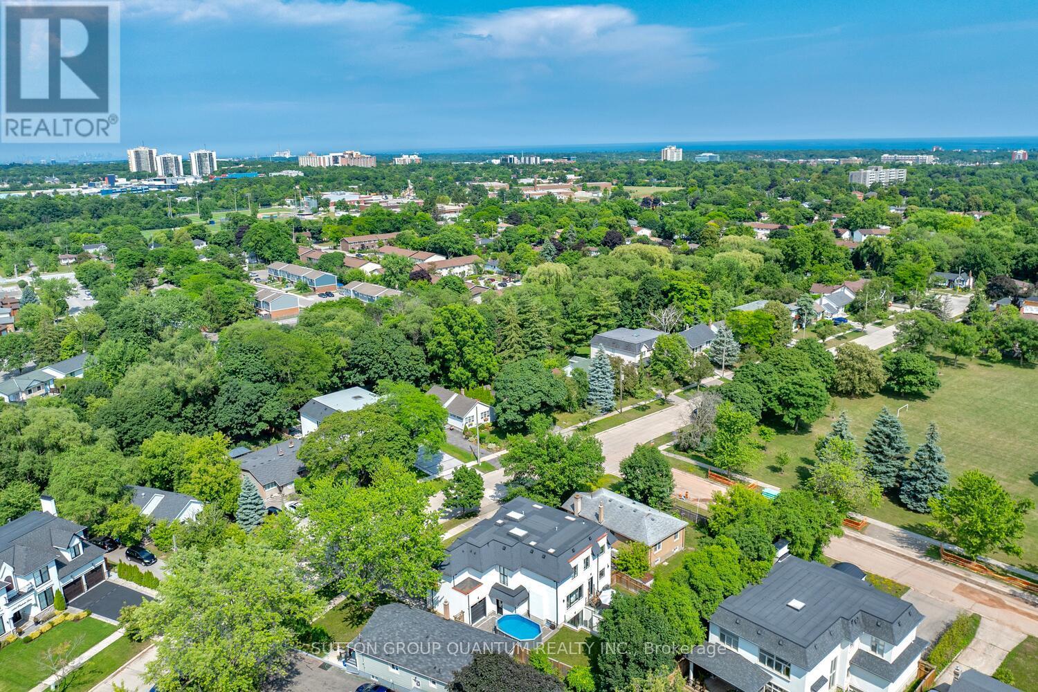 Photo 5 of 1486 Pembroke Drive, Oakville ON