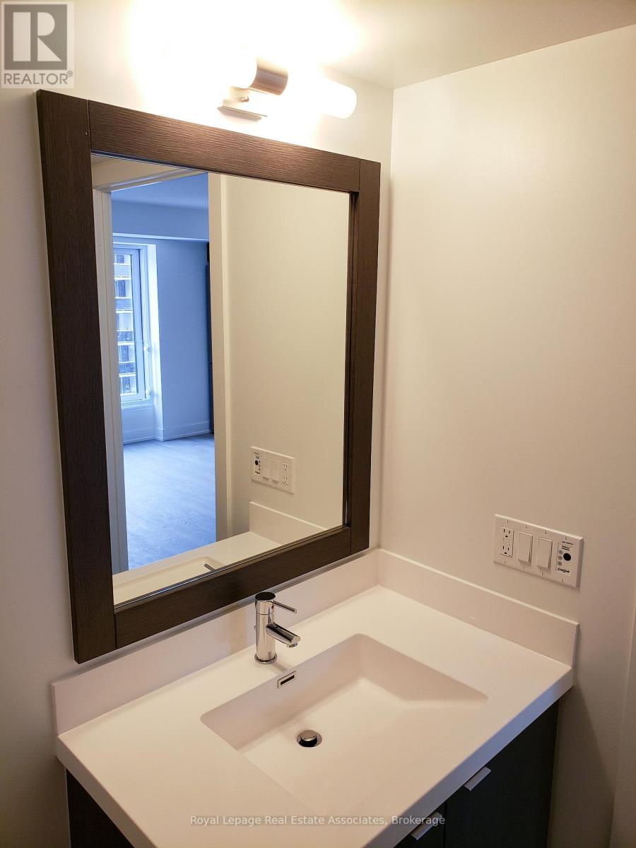 Photo 5 of 2726 9 Mabelle Avenue, Toronto ON
