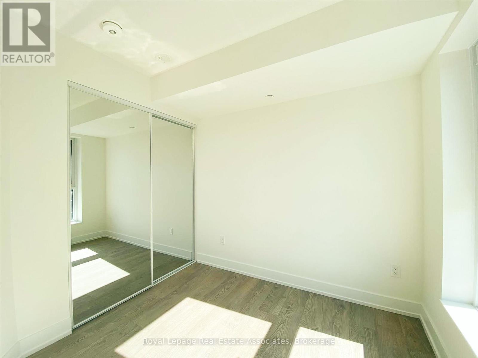 Photo 3 of 1516 9 Mabelle Avenue, Toronto ON