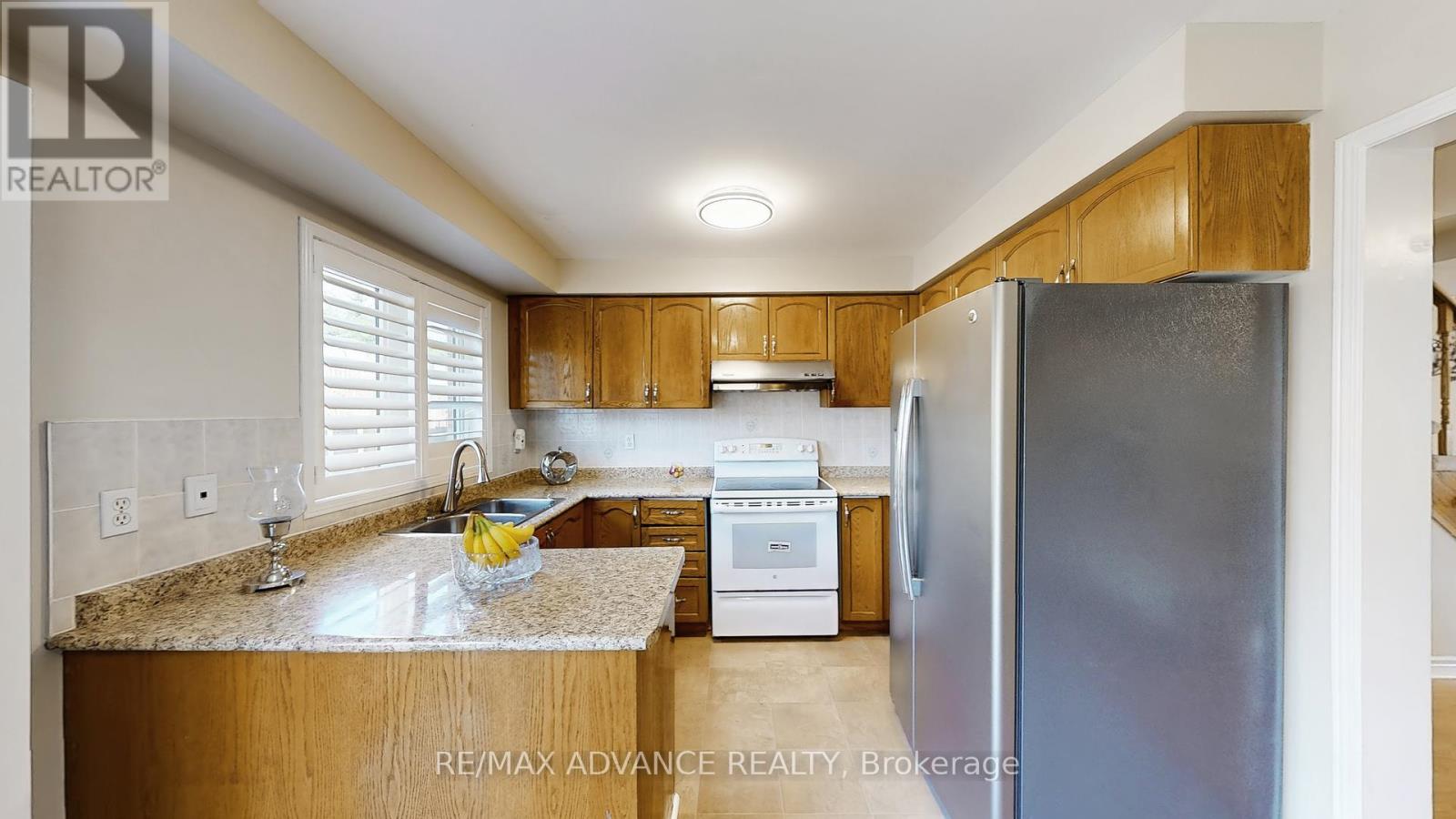 Photo 10 of 7560 Black Walnut Trail, Mississauga ON