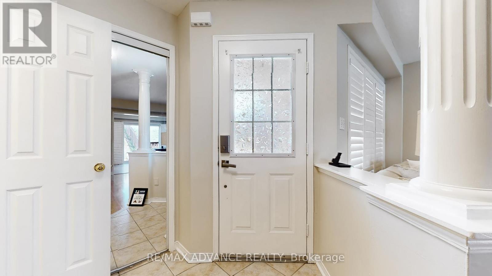Photo 17 of 7560 Black Walnut Trail, Mississauga ON