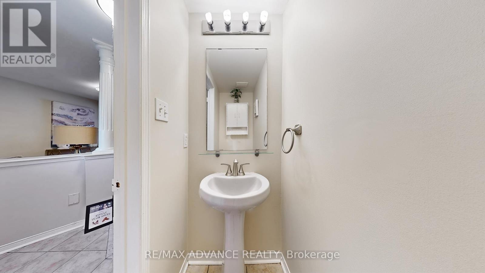 Photo 19 of 7560 Black Walnut Trail, Mississauga ON