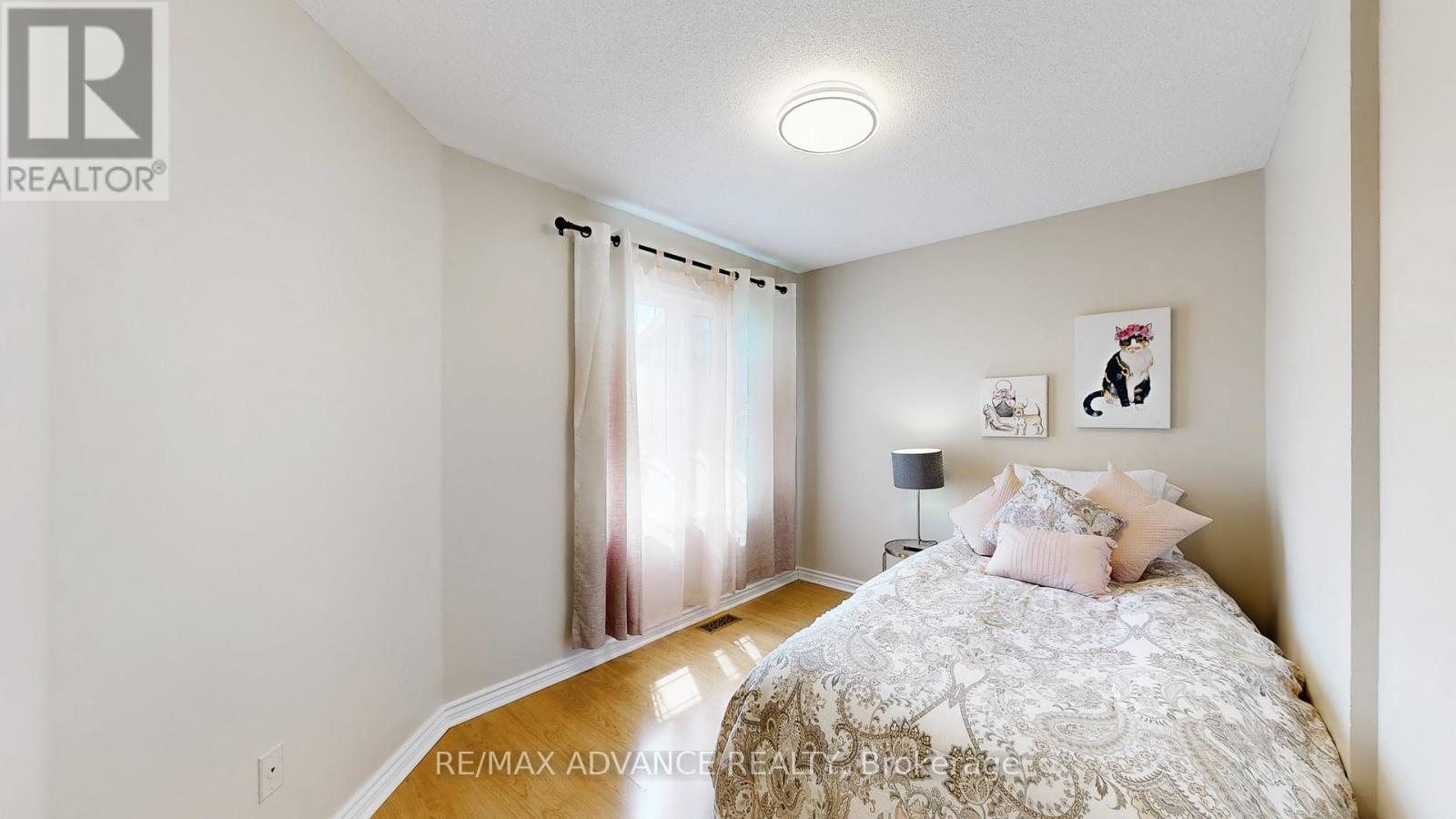 Photo 22 of 7560 Black Walnut Trail, Mississauga ON