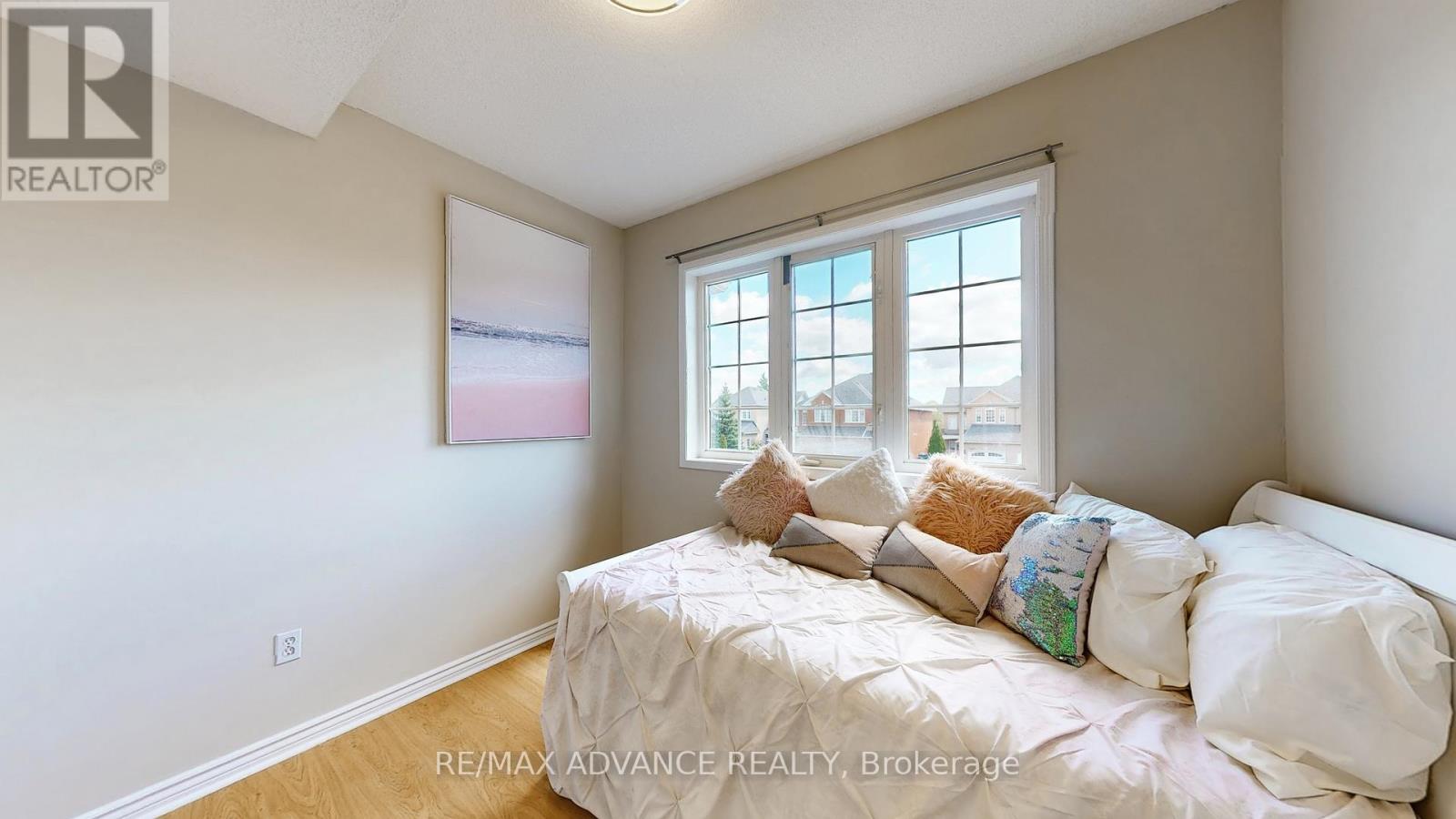 Photo 27 of 7560 Black Walnut Trail, Mississauga ON