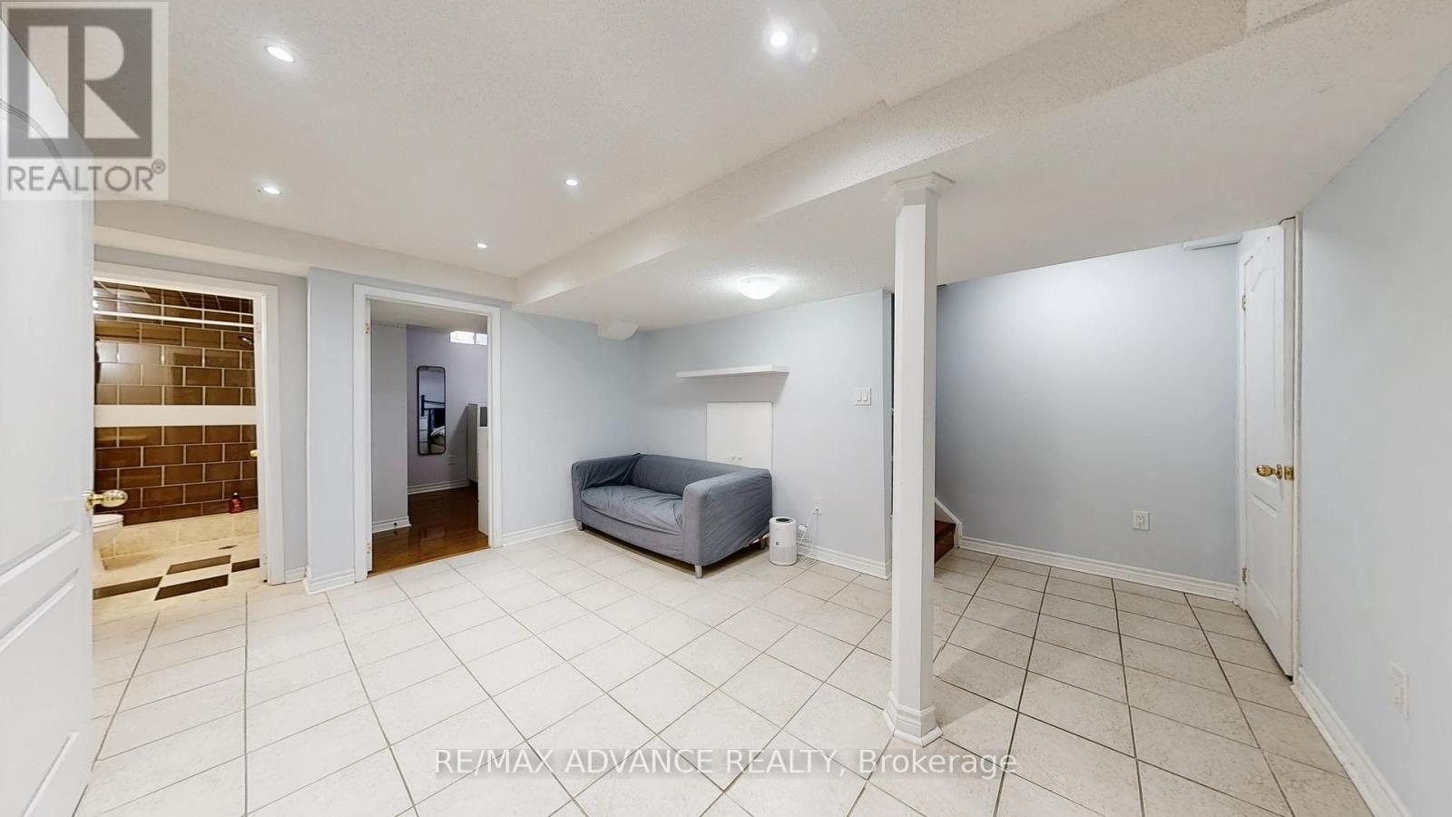 Photo 32 of 7560 Black Walnut Trail, Mississauga ON