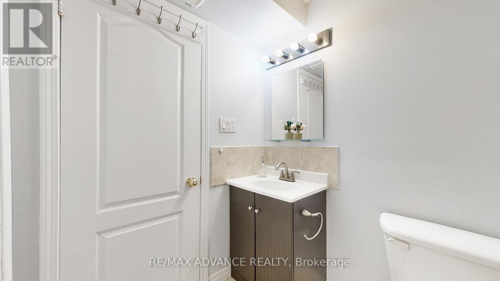 Photo 39 of 7560 Black Walnut Trail, Mississauga ON