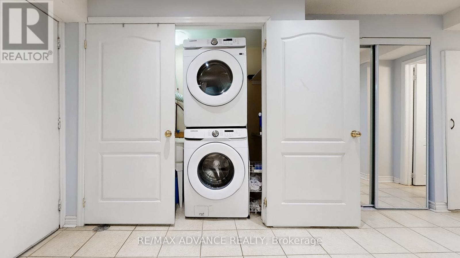 Photo 40 of 7560 Black Walnut Trail, Mississauga ON
