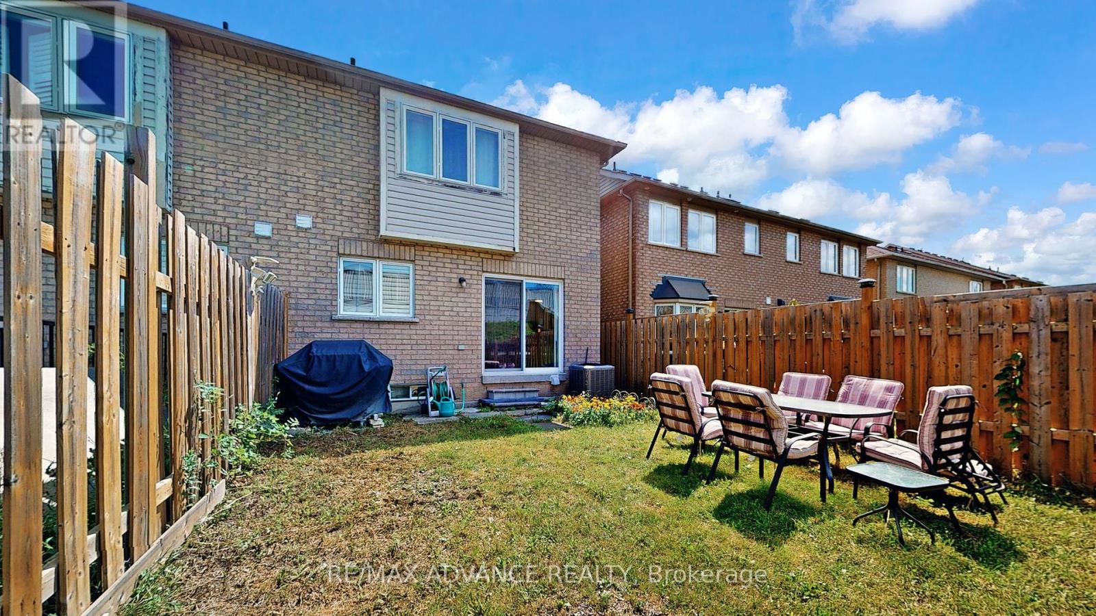 Photo 42 of 7560 Black Walnut Trail, Mississauga ON