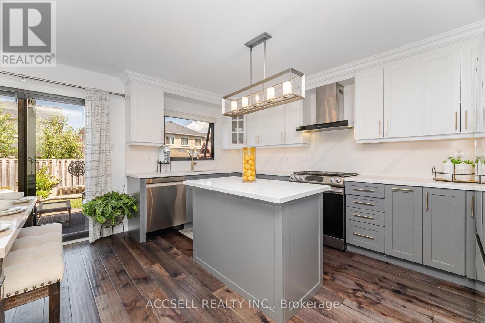 Photo 13 of 323 Pettigrew Trail, Milton ON