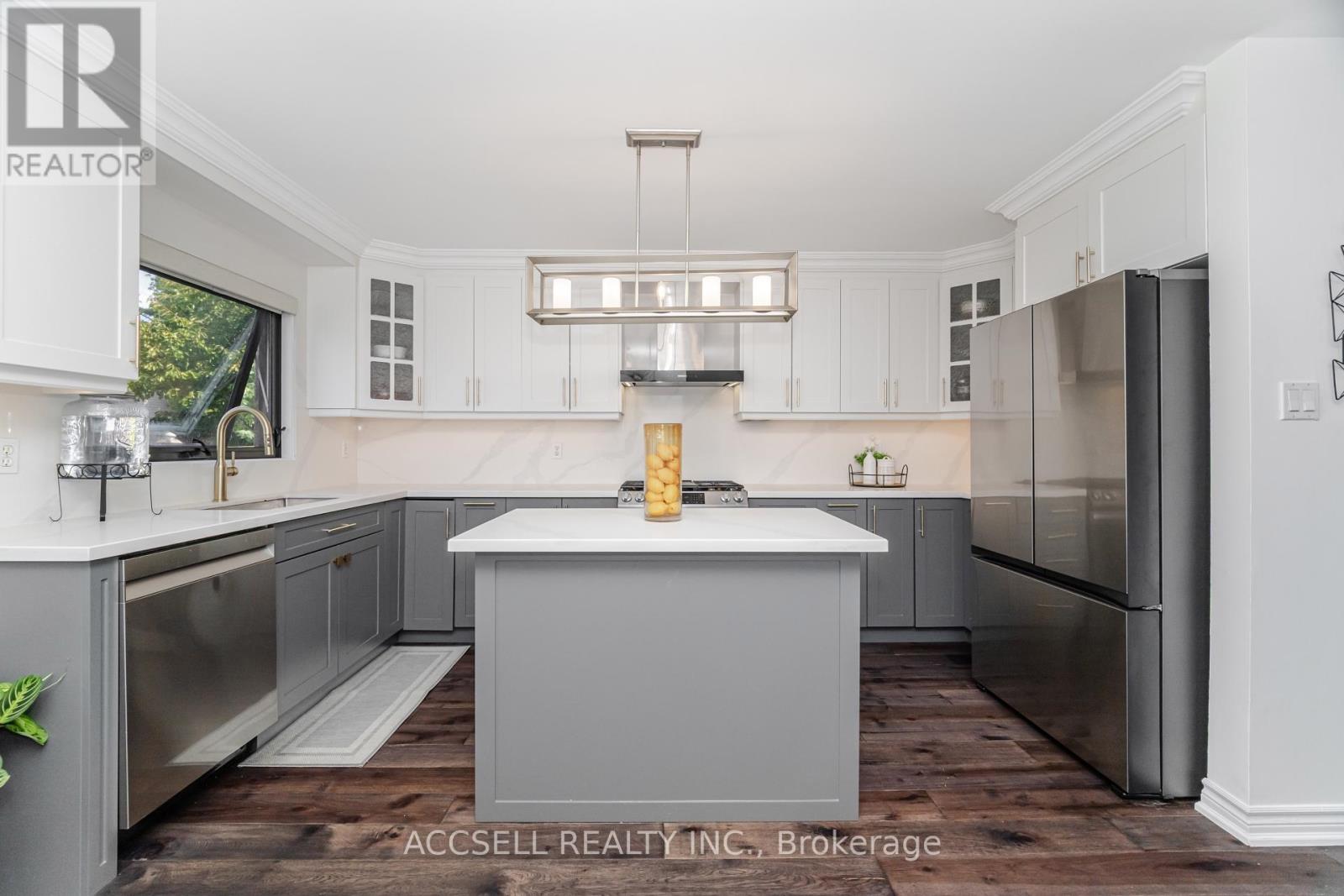 Photo 14 of 323 Pettigrew Trail, Milton ON