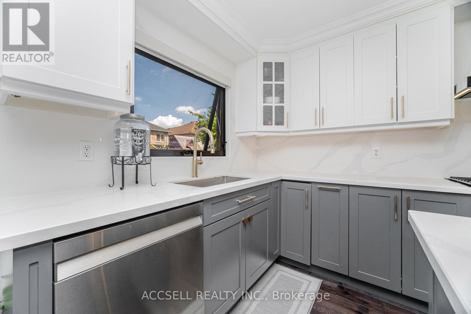 Photo 15 of 323 Pettigrew Trail, Milton ON