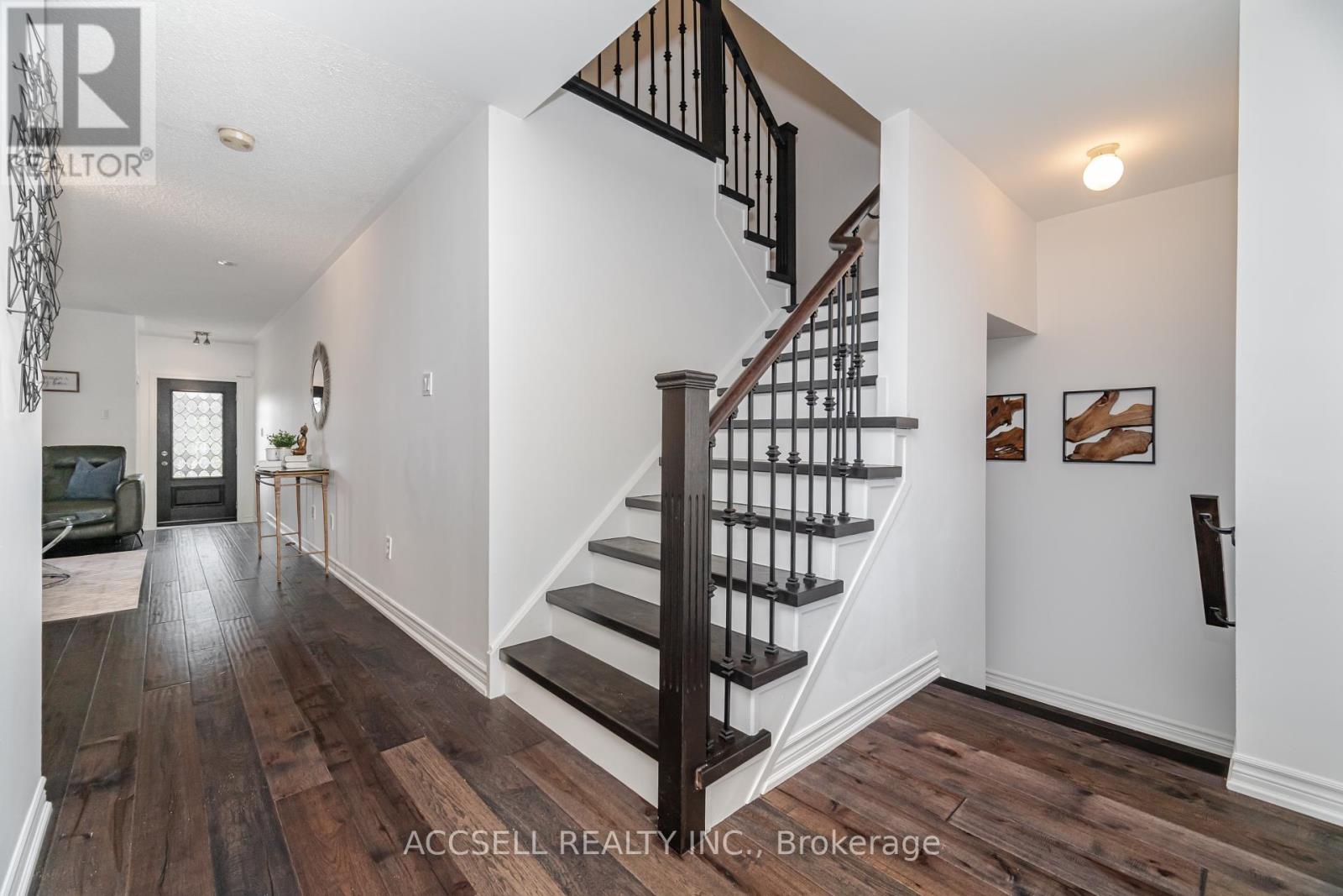 Photo 23 of 323 Pettigrew Trail, Milton ON
