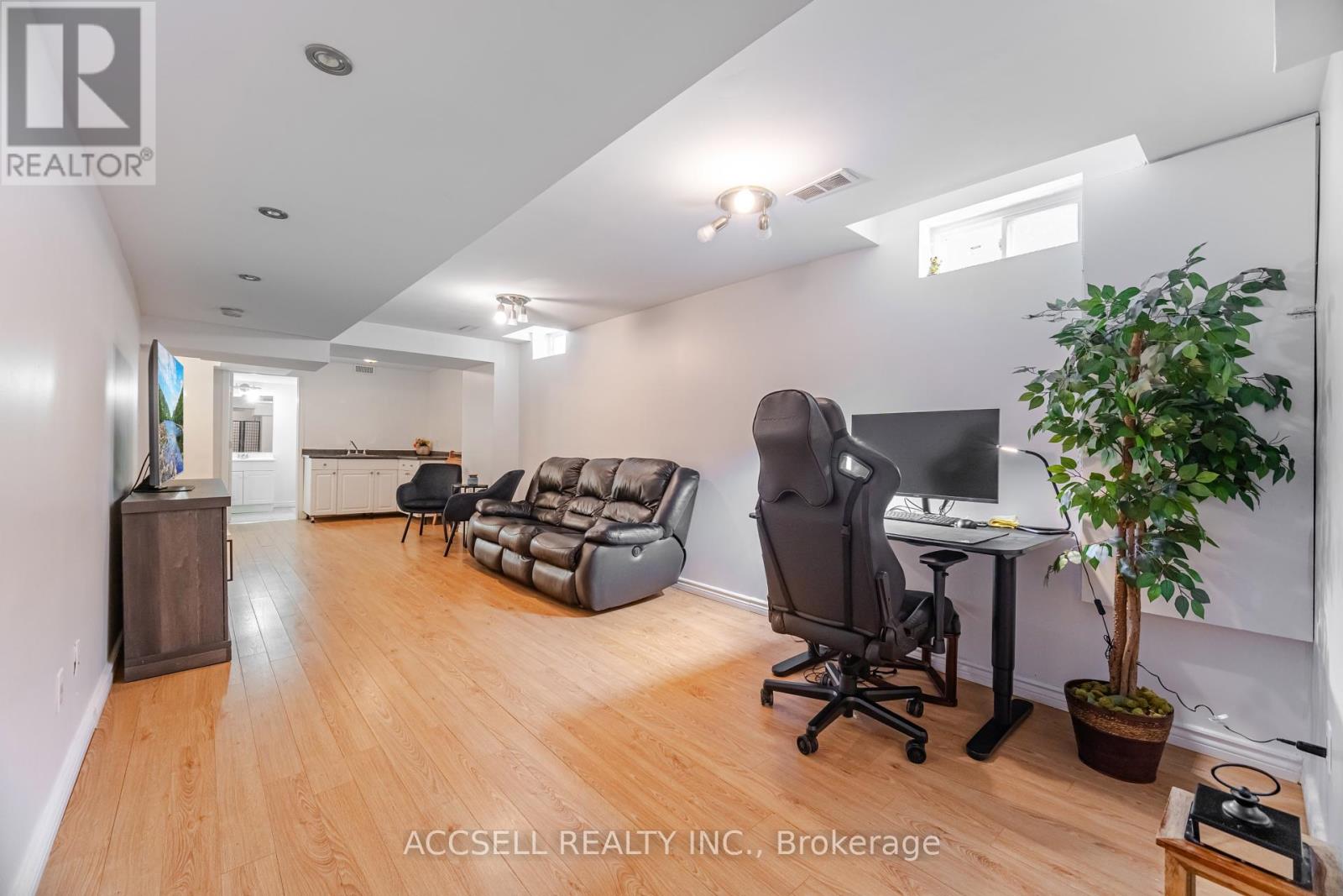 Photo 38 of 323 Pettigrew Trail, Milton ON